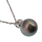 18CT WHITE GOLD SOUTH SEA PEARL AND DIAMOND PENDAN