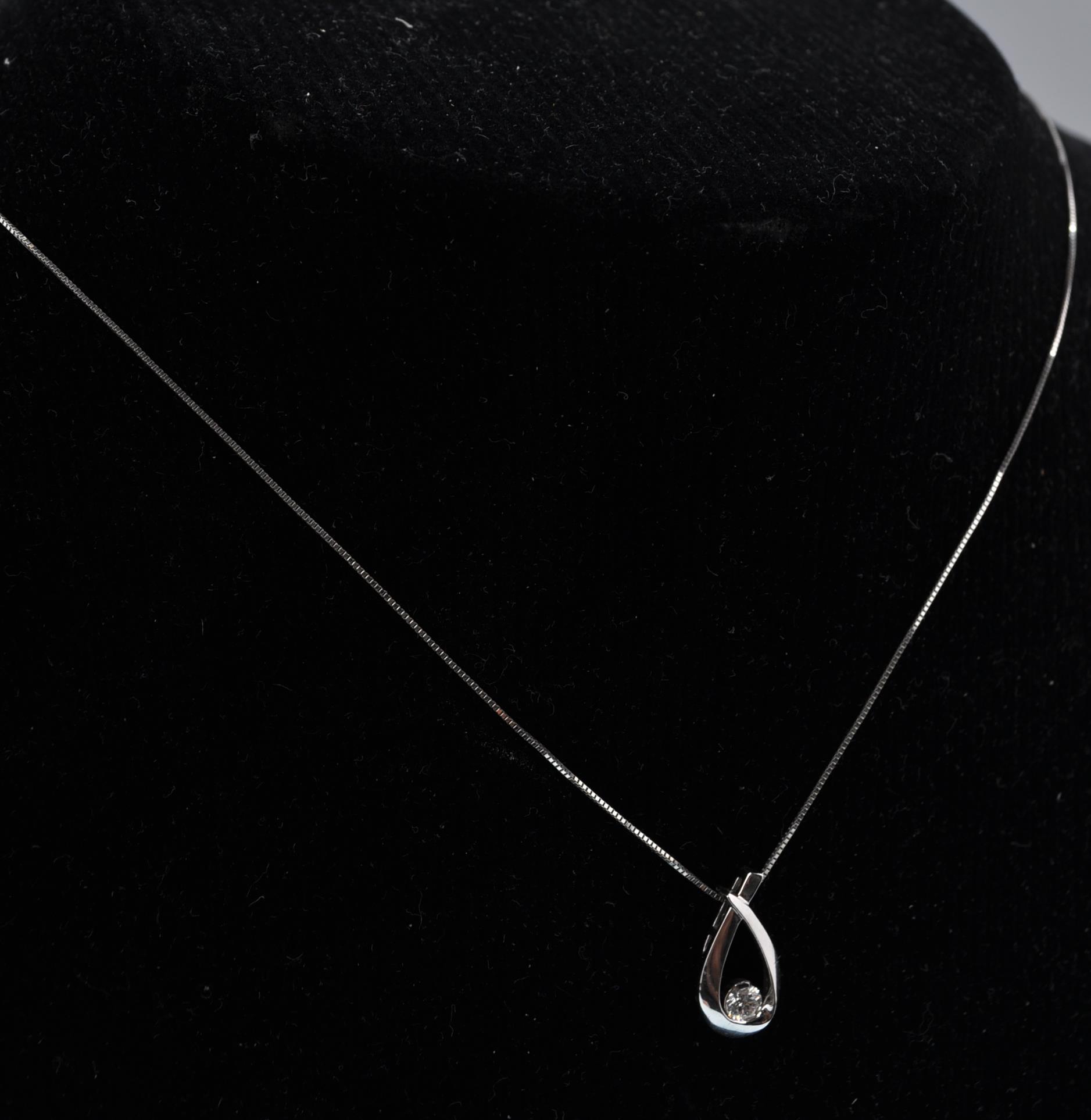 A 10ct white gold and diamond necklace and pendant - Image 3 of 6