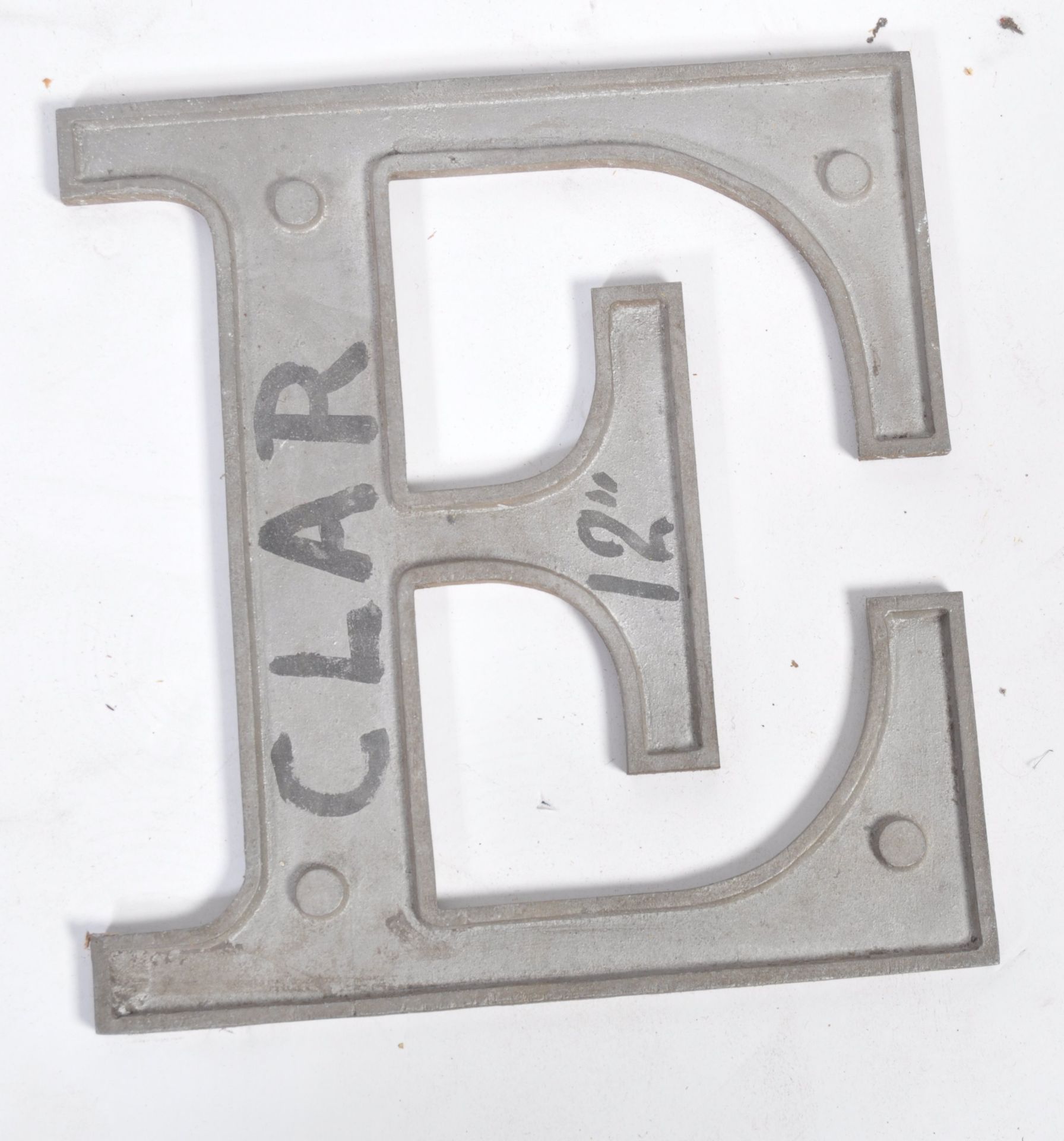A COLLECTION OF VINTAGE INDUSTRIAL ALUMINIUM LETTERS - Image 5 of 5