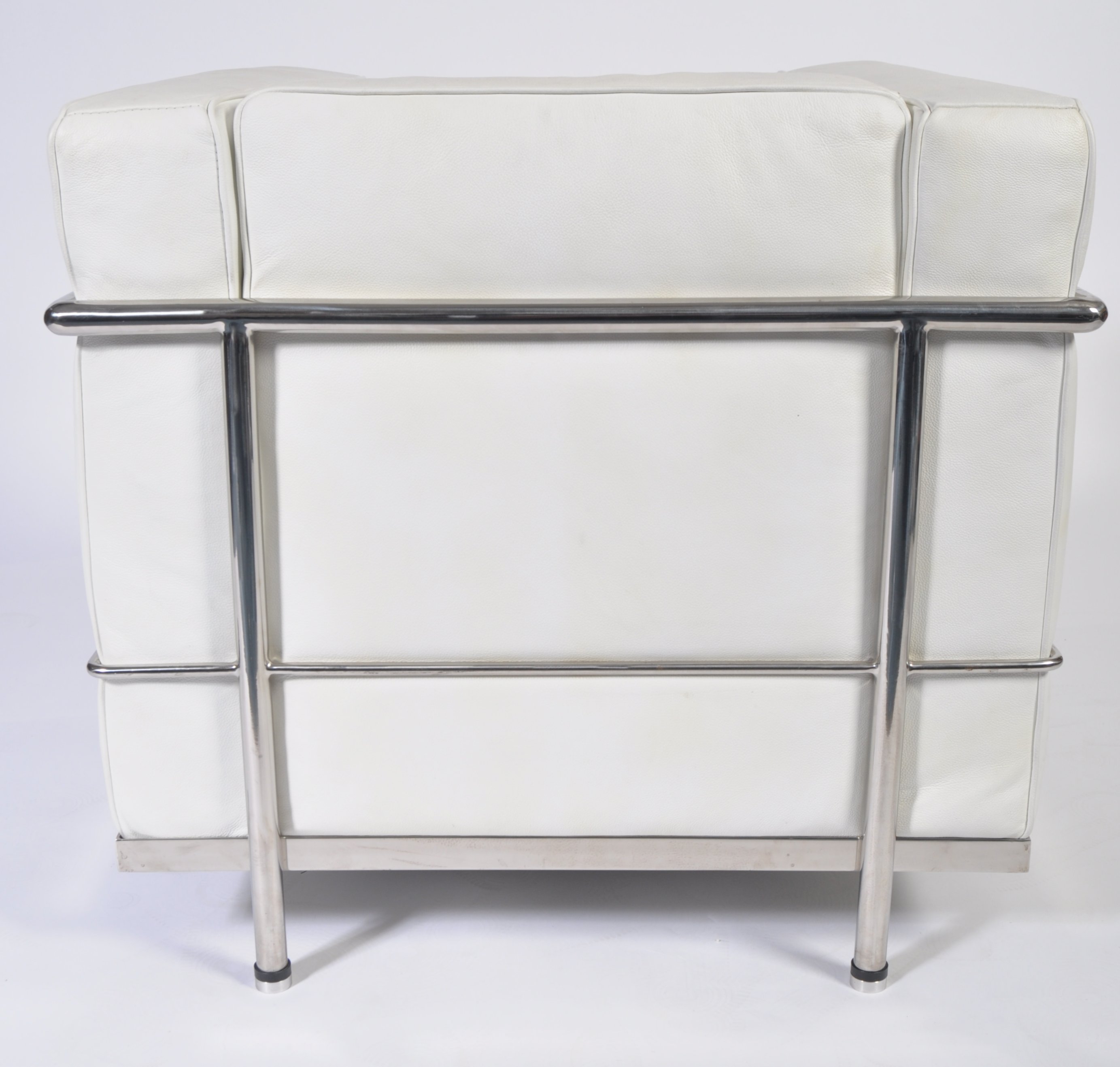 AFTER LE CORBUSIER A CONTEMPORARY LC2 LEATHER AND CHROME ARMCHAIR - Image 7 of 7