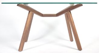 A CONTEMPORARY WALNUT AND GLASS DINING TABLE BY SEAN DIX