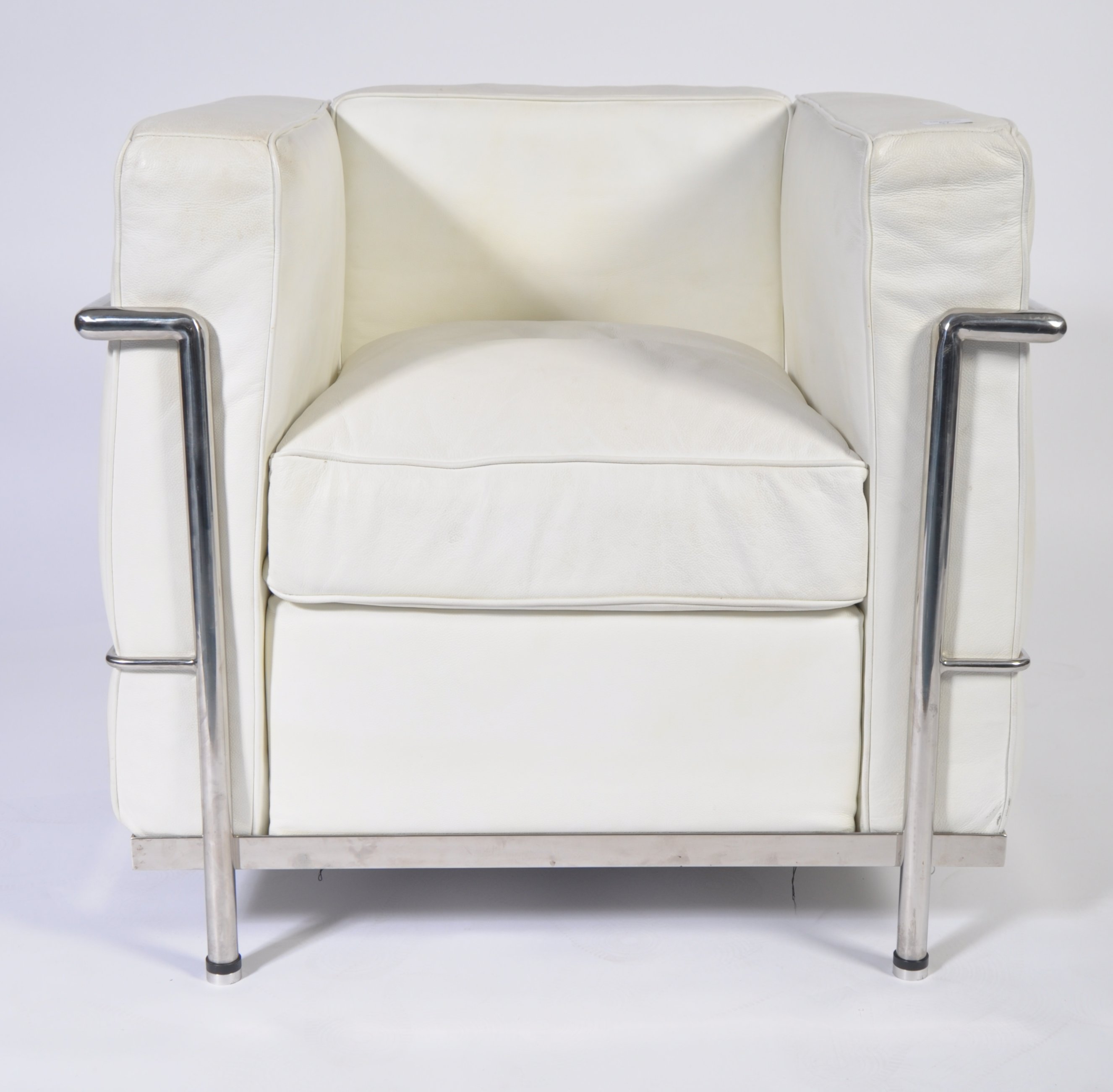 AFTER LE CORBUSIER A CONTEMPORARY LC2 LEATHER AND CHROME ARMCHAIR - Image 5 of 7