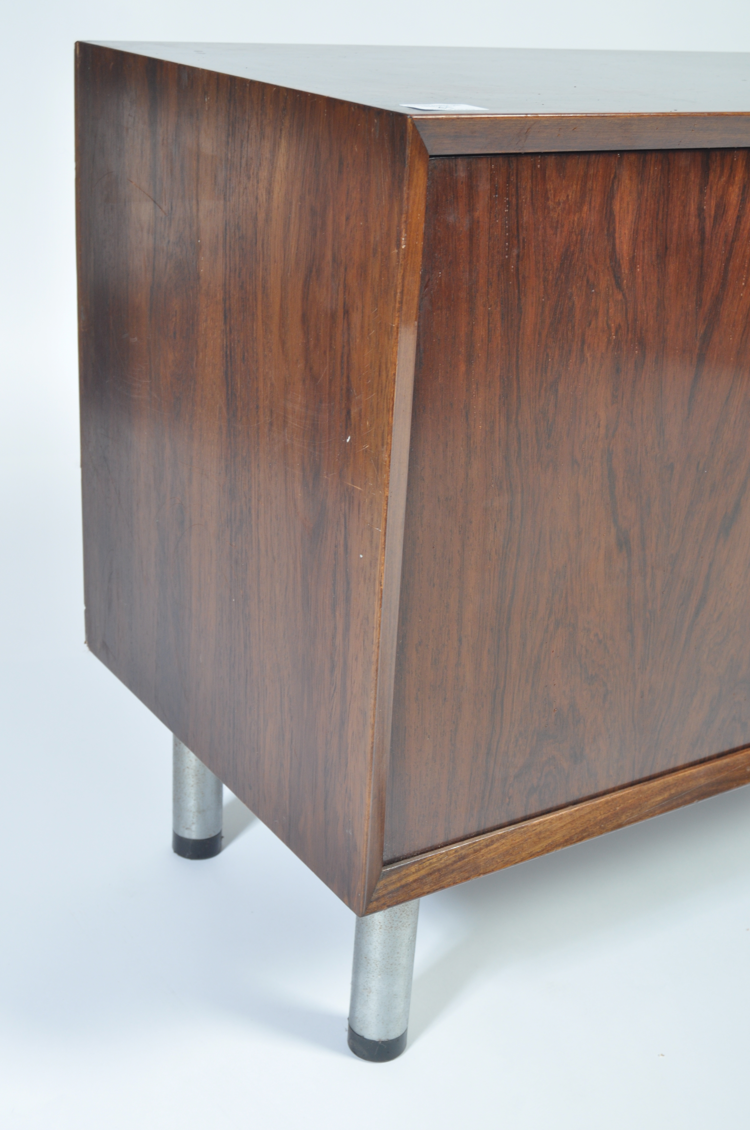 20TH CENTURY DANISH TEAK WOOD LOW SIDEBOARD CABINET UNIT - Image 5 of 5