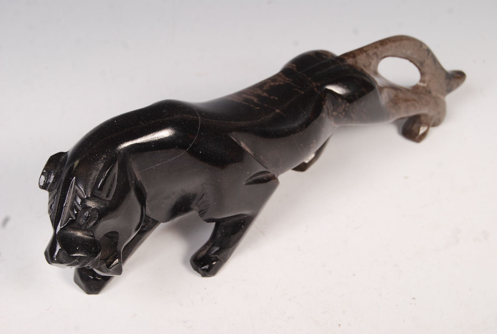 LATE 20TH CENTURY RETRO SCULPTURAL BLACK SOAPSTONE PUMA - Bild 2 aus 4