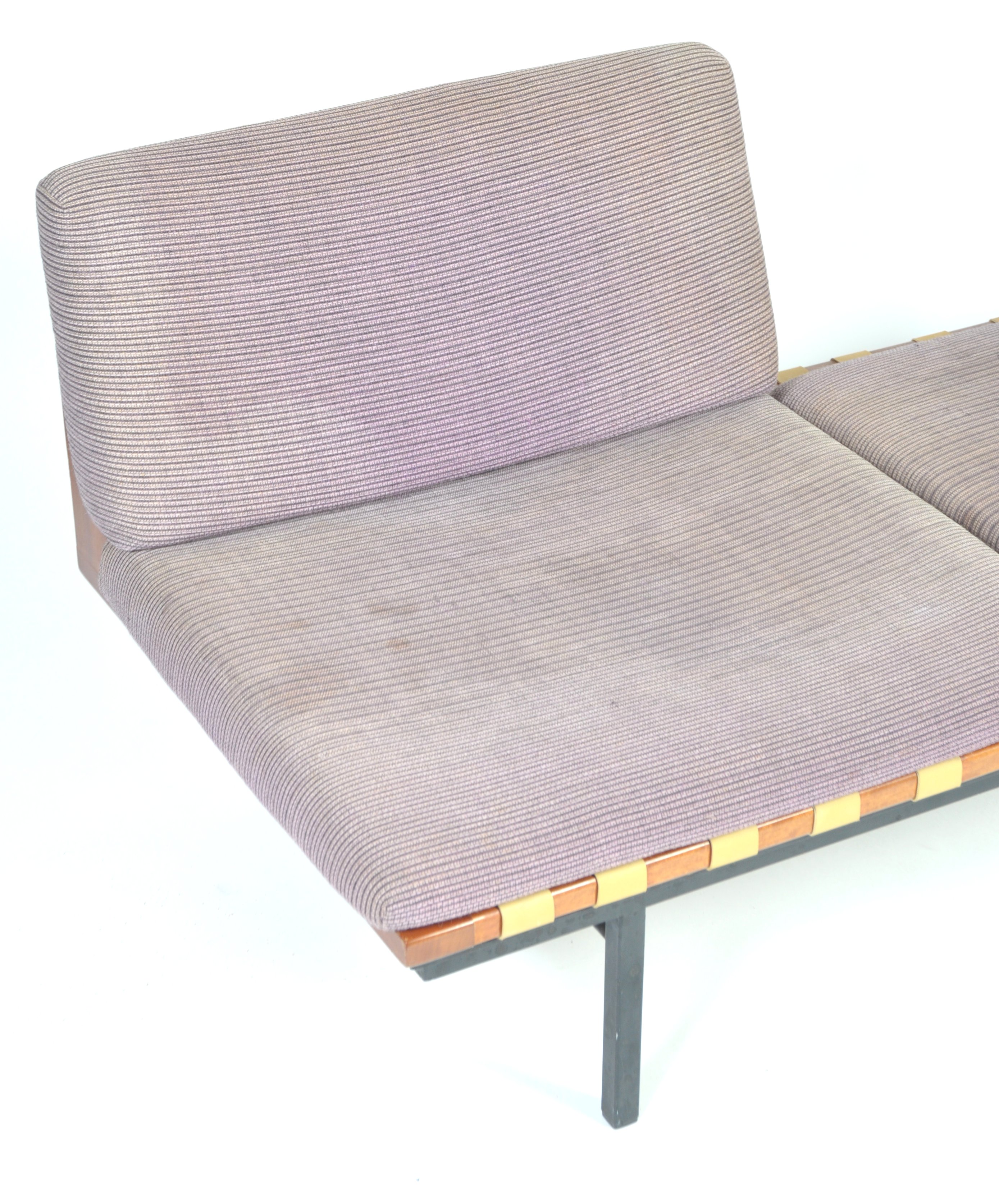 1960'S ROBIN DAY MODULAR FORM GROUP SOFA FOR HILLE FURNITURE - Image 3 of 4