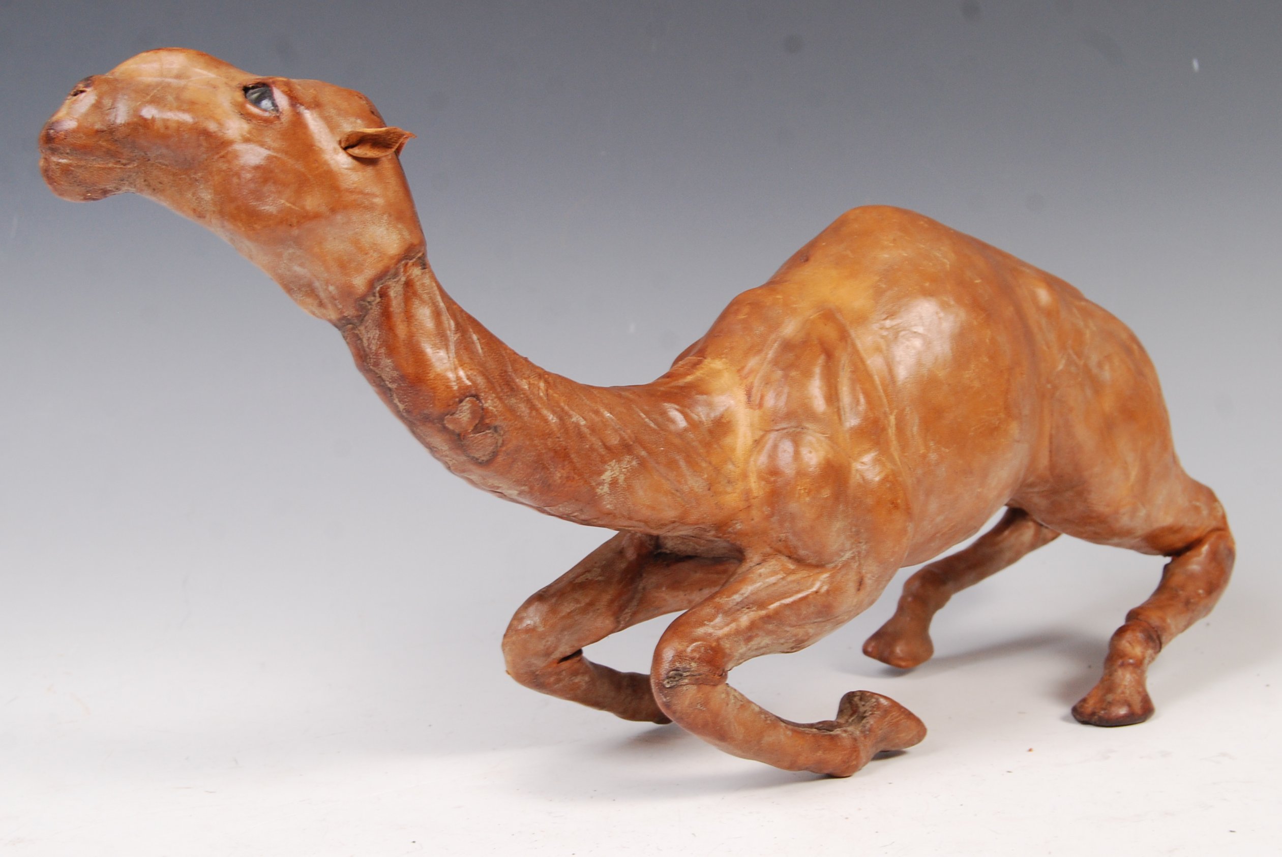 20TH CENTURY RETRO VINTAGE LEATHER CLAD MODEL OF A CAMEL.