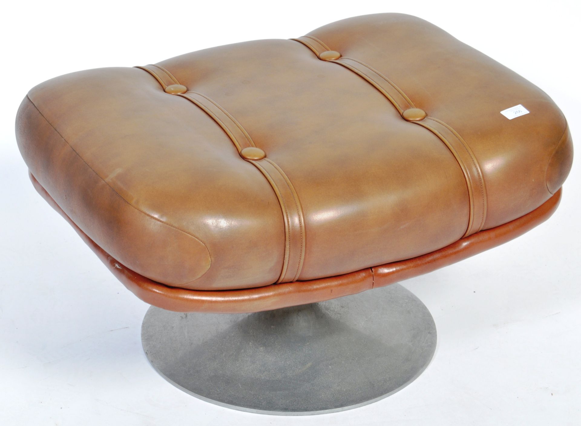 1970'S CHESTERFIELD TYPE FOOTSTOOL BY MINTY FURNITURE - Bild 2 aus 4