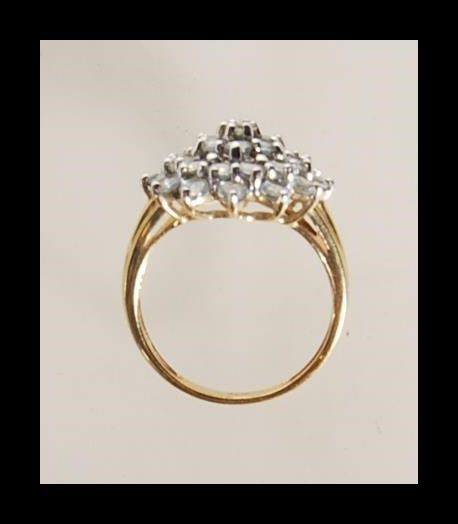 A hallmarked 9ct gold cluster ring being set with - Image 4 of 5