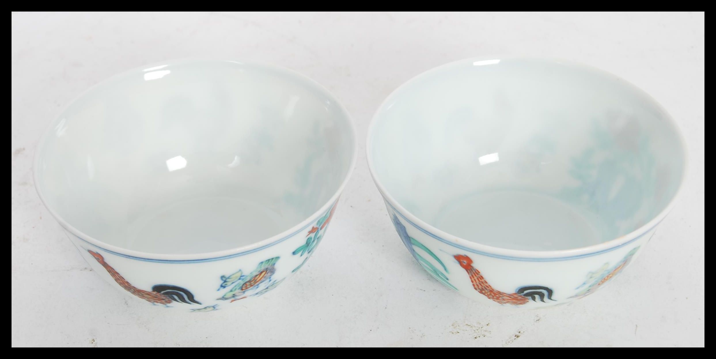 A pair of 20th Century Chinese porcelain tea bowls - Image 2 of 4