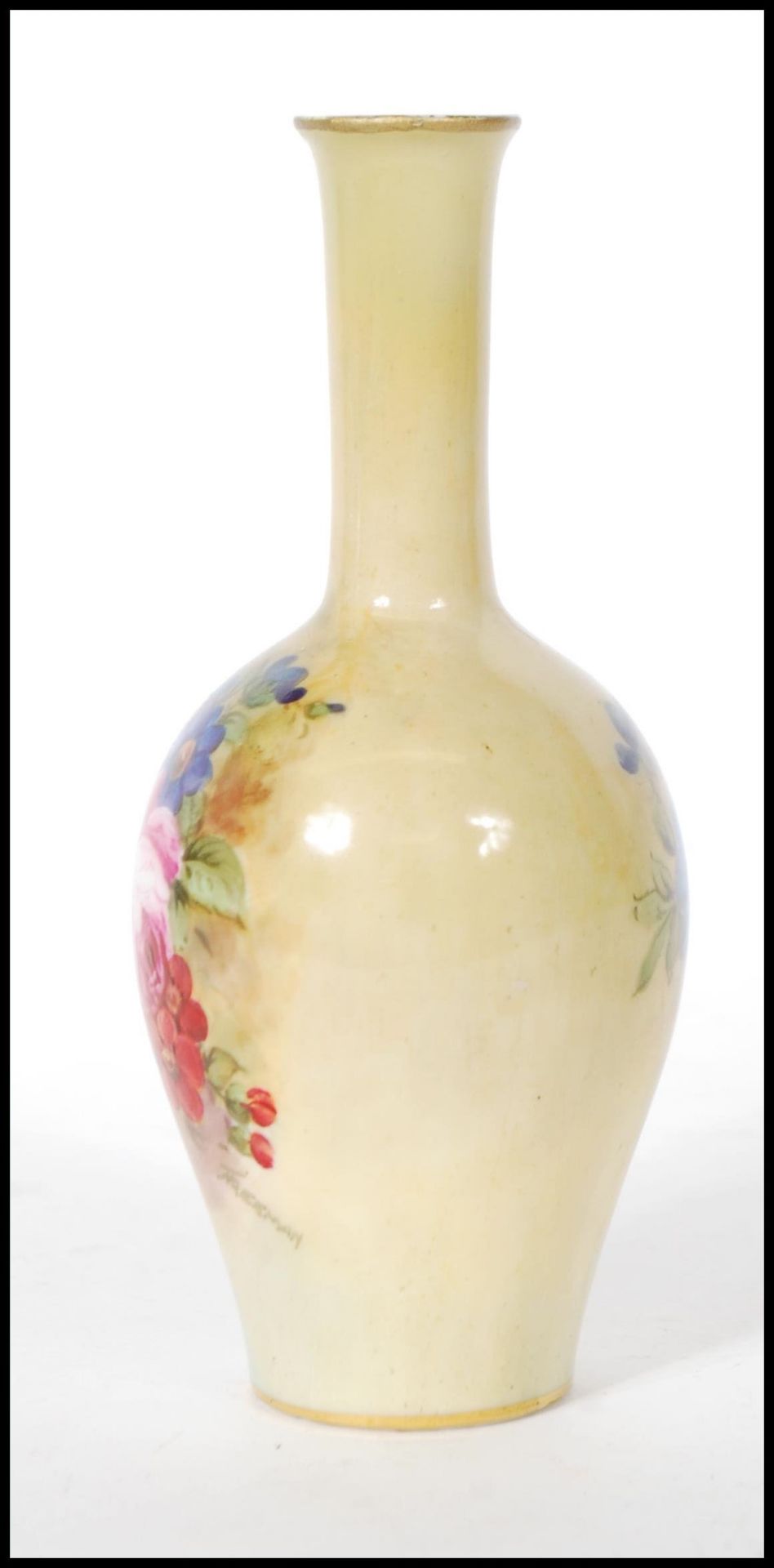 A mid 20th Century J Freeman for Royal Worcester stem vase, being hand painted with floral sprays - Bild 4 aus 7