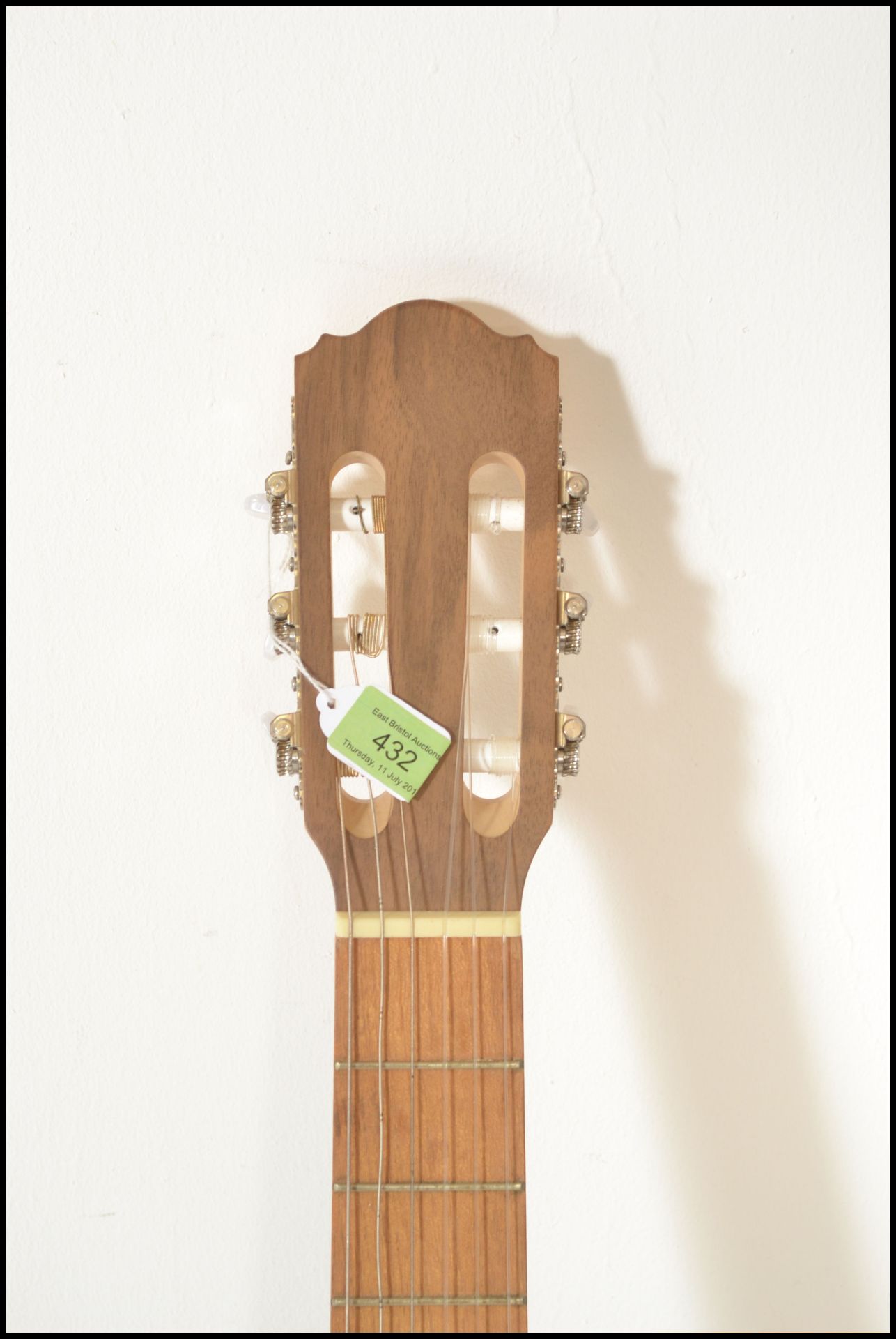 Hokada- An acoustic six string guitar having solid spruce top laminated back & sides to the shaped - Bild 3 aus 5