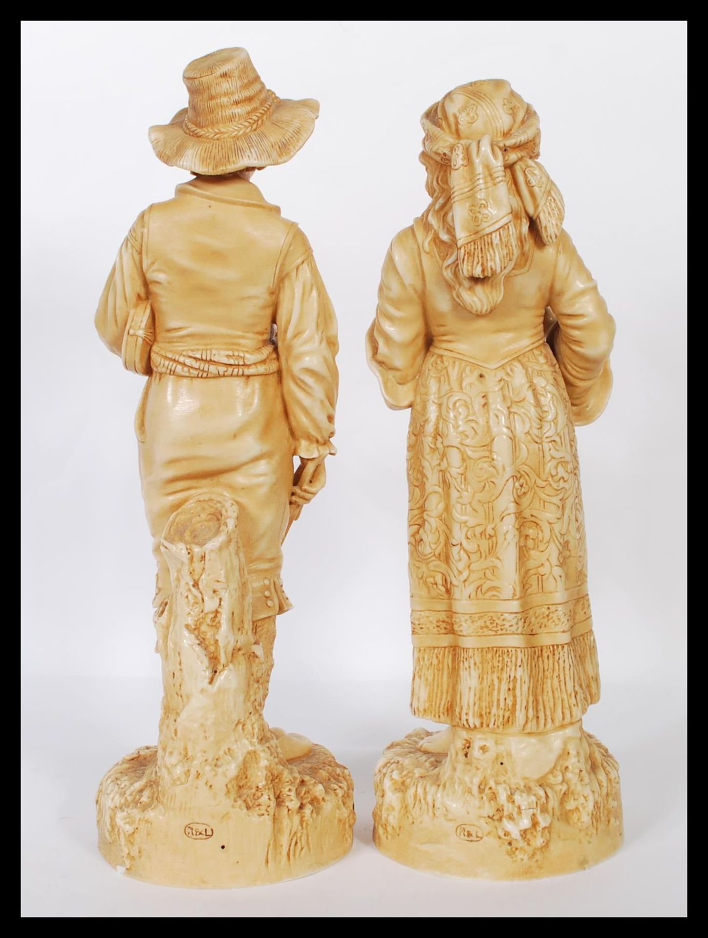 A Pair of 19th century parian Robinson and Leadbeater gypsy musicians identical to those owned by - Bild 3 aus 7