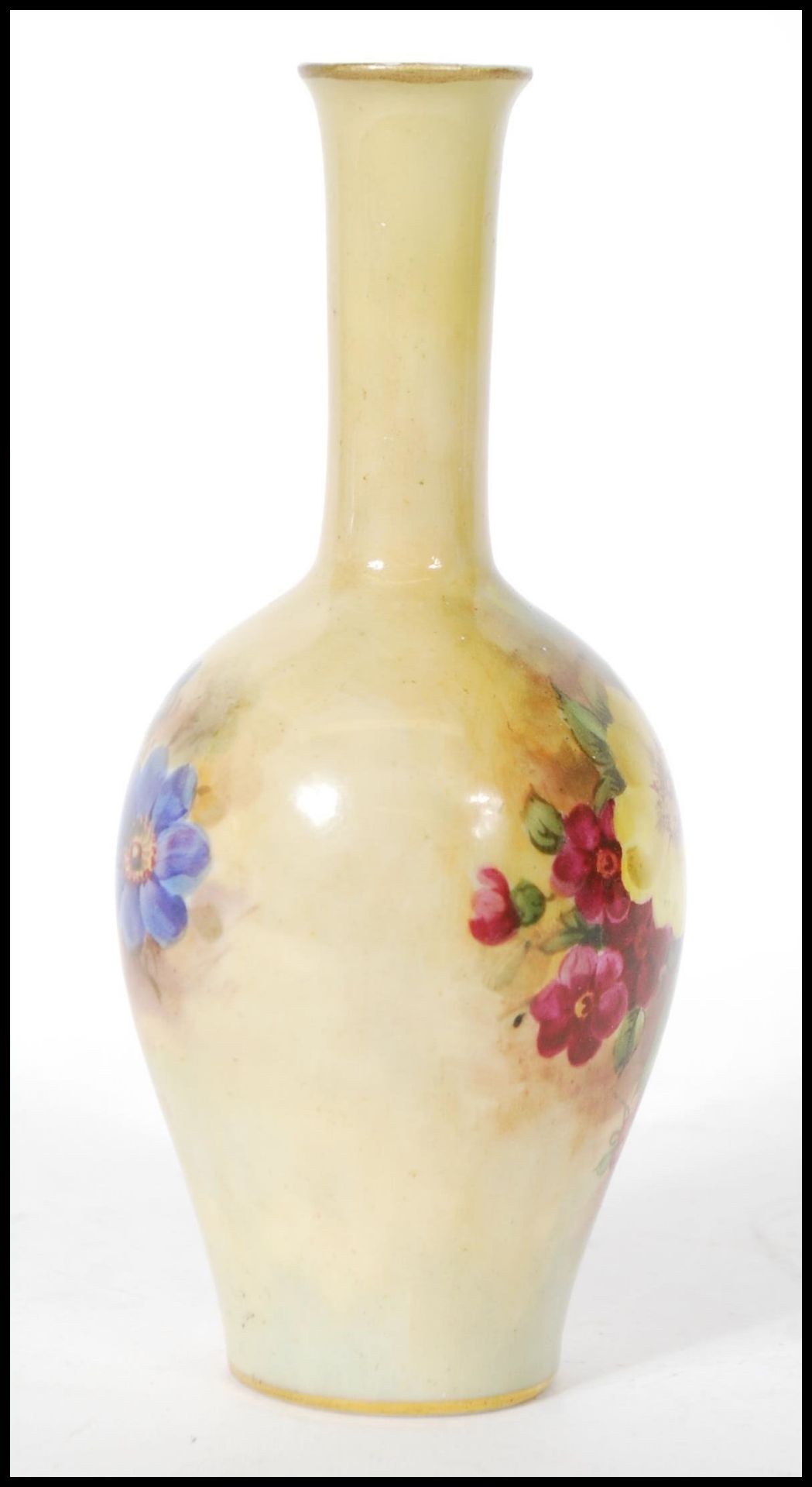 A mid 20th Century J Freeman for Royal Worcester stem vase, being hand painted with floral sprays - Bild 2 aus 7