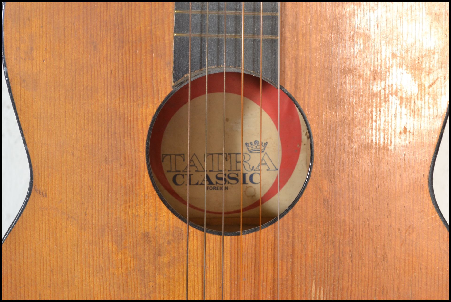 Two 20th Century Spanish classical acoustic guitars by Tantra having hollow bodies with ebonised - Bild 3 aus 7