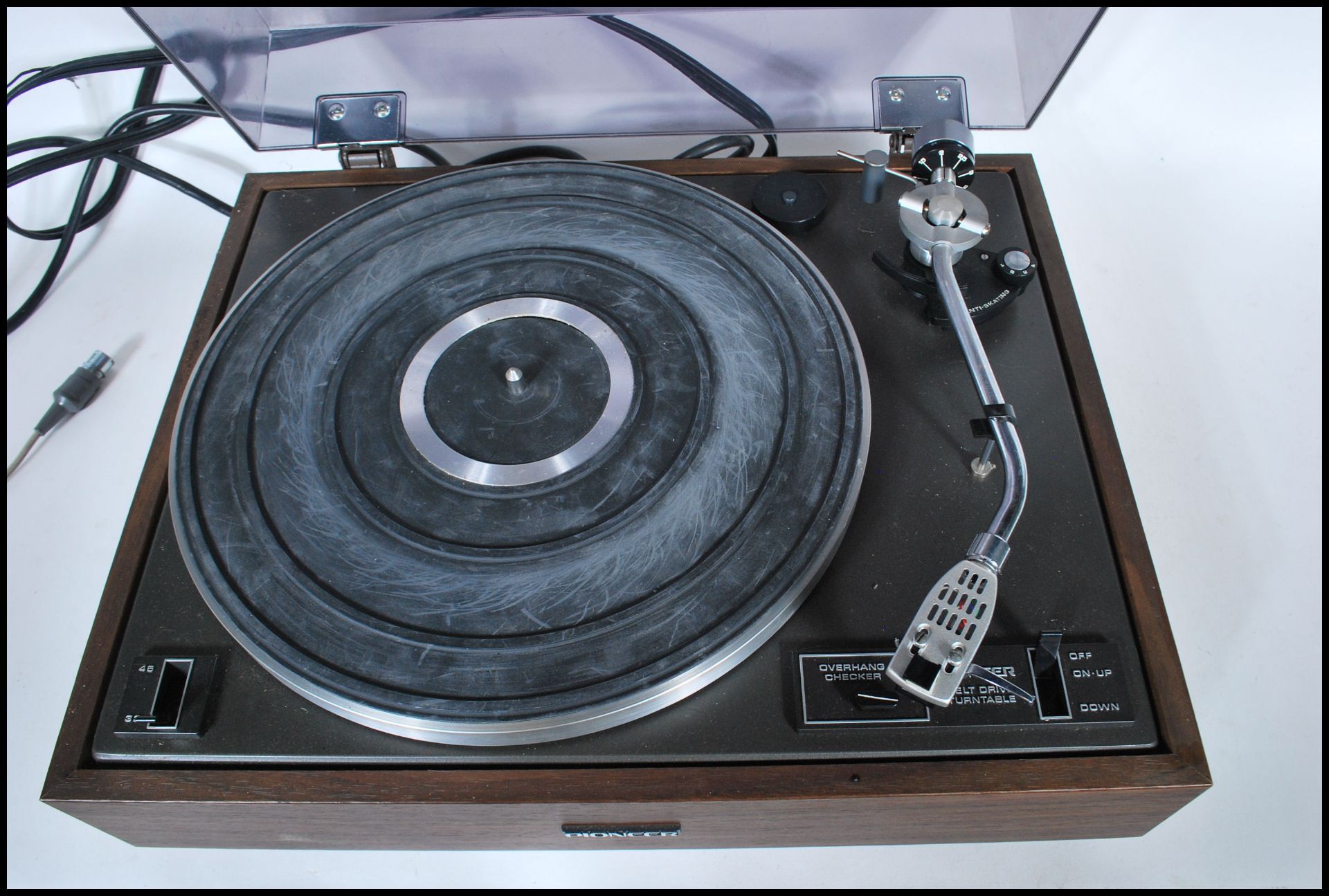 A vintage Pioneer PL 120 record player having a belt drive turntable, with overhang checker and - Bild 3 aus 6