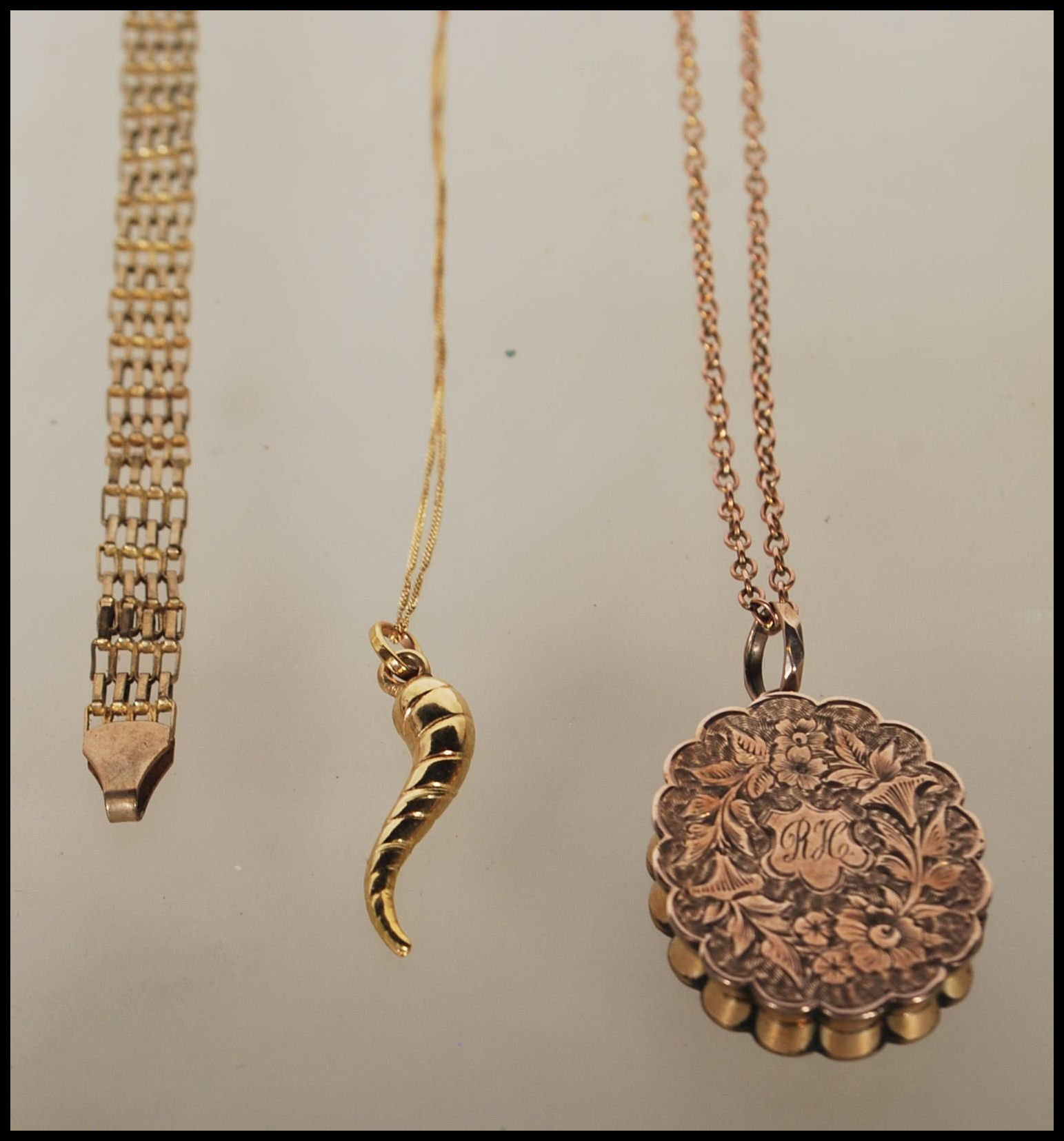 A selection of gold jewellery to include a hallmarked 9ct gold gate chain bracelet, a 9ct gold - Image 2 of 6