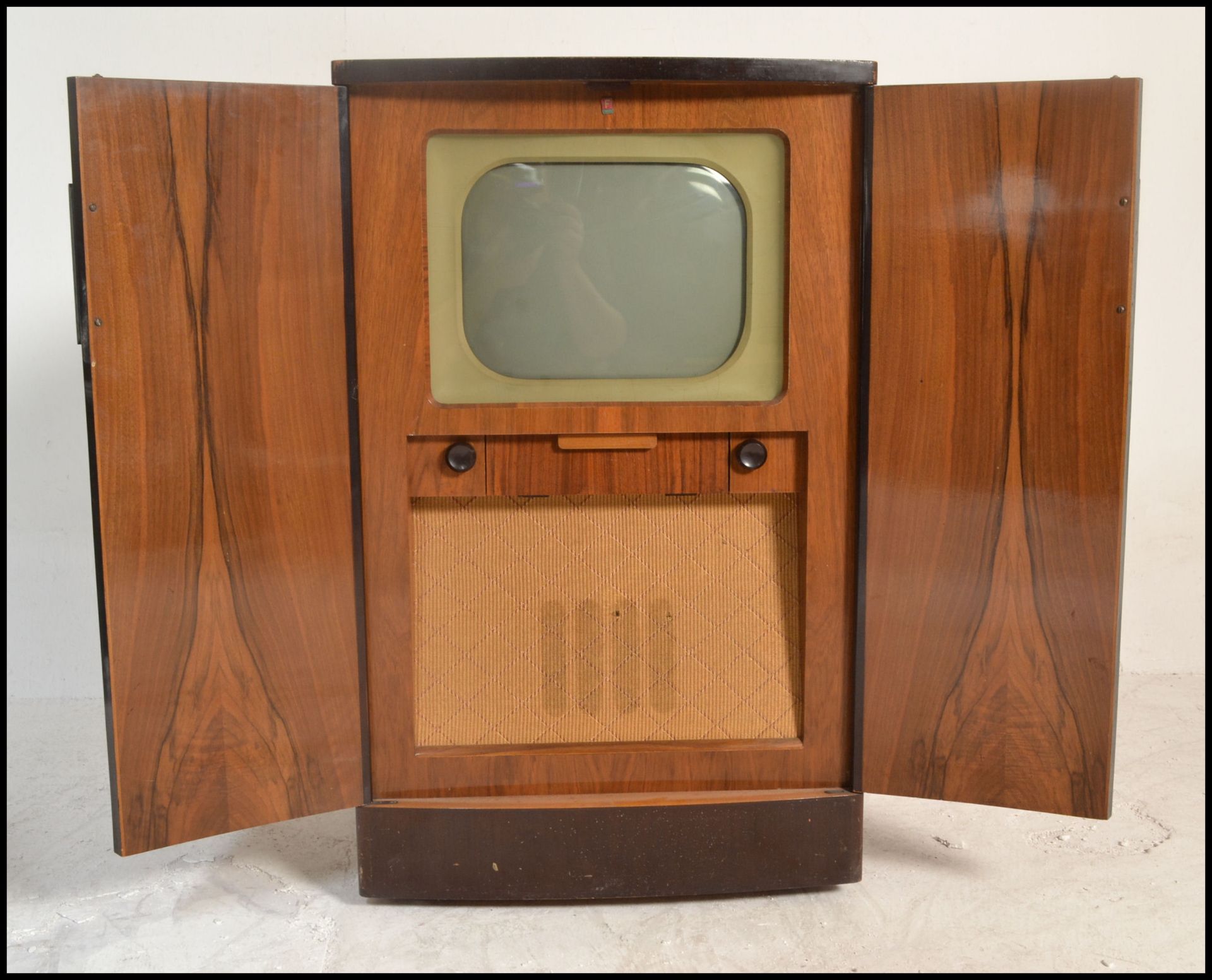 A mid 20th century vintage retro walnut cased valve Ferranti television / TV having full front doors - Bild 4 aus 8