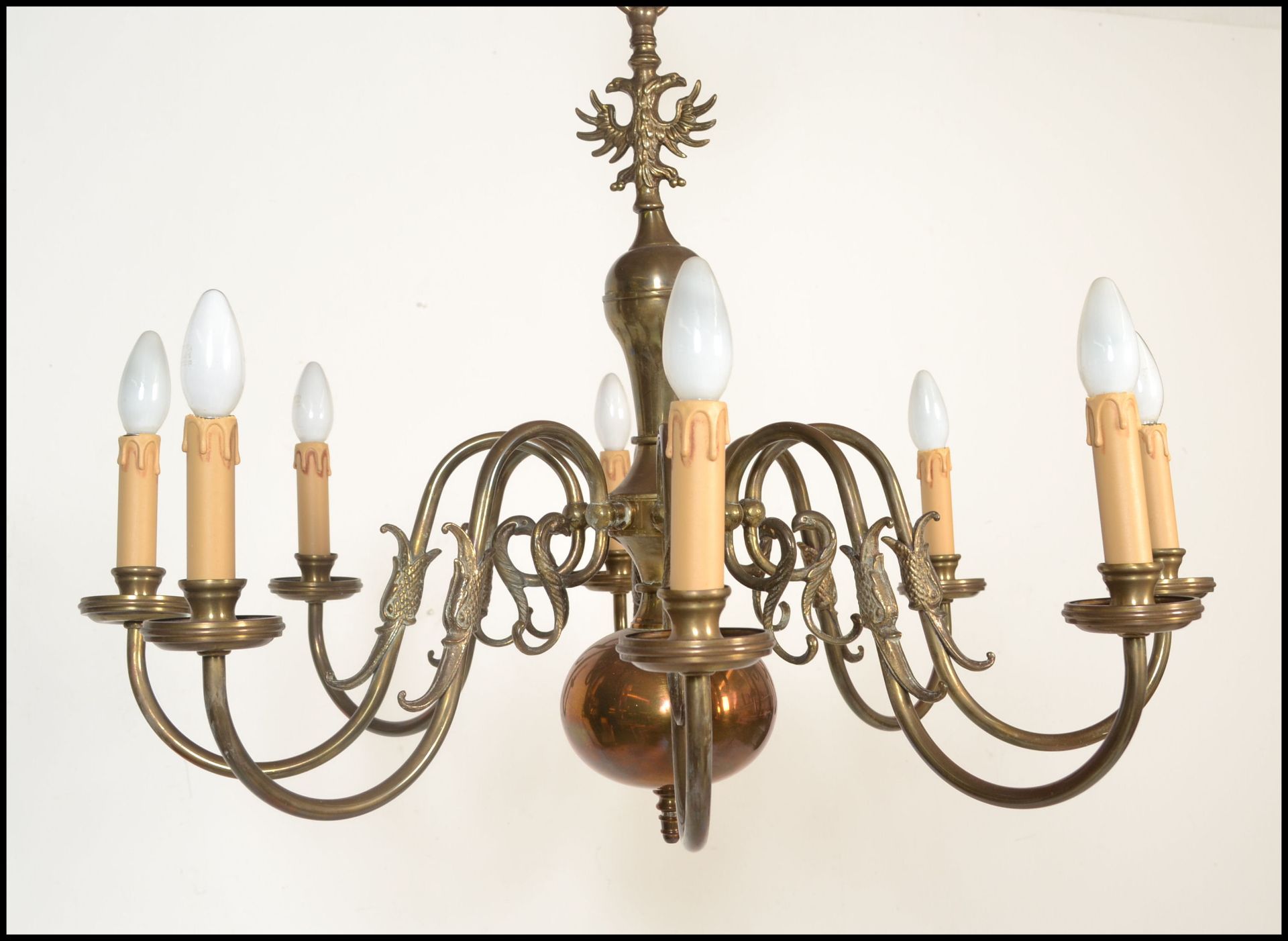 A 19th century style Dutch brass eight branch chandelier, with eight scrolling branches emanating - Bild 6 aus 7
