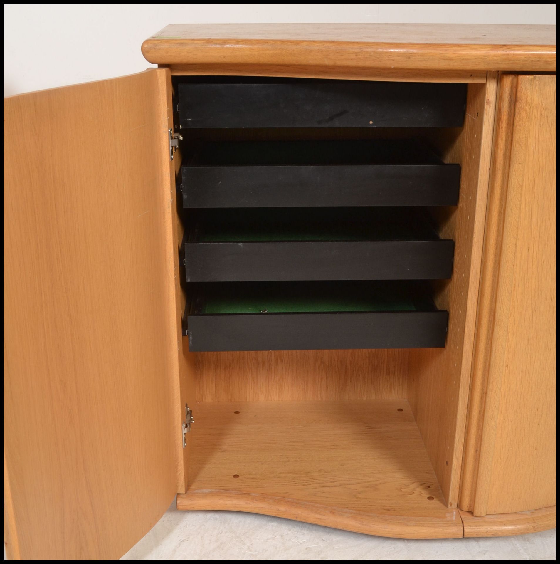 A Skovby 20th century light oak sideboard having a wide body with a series of blind fronted - Bild 4 aus 9