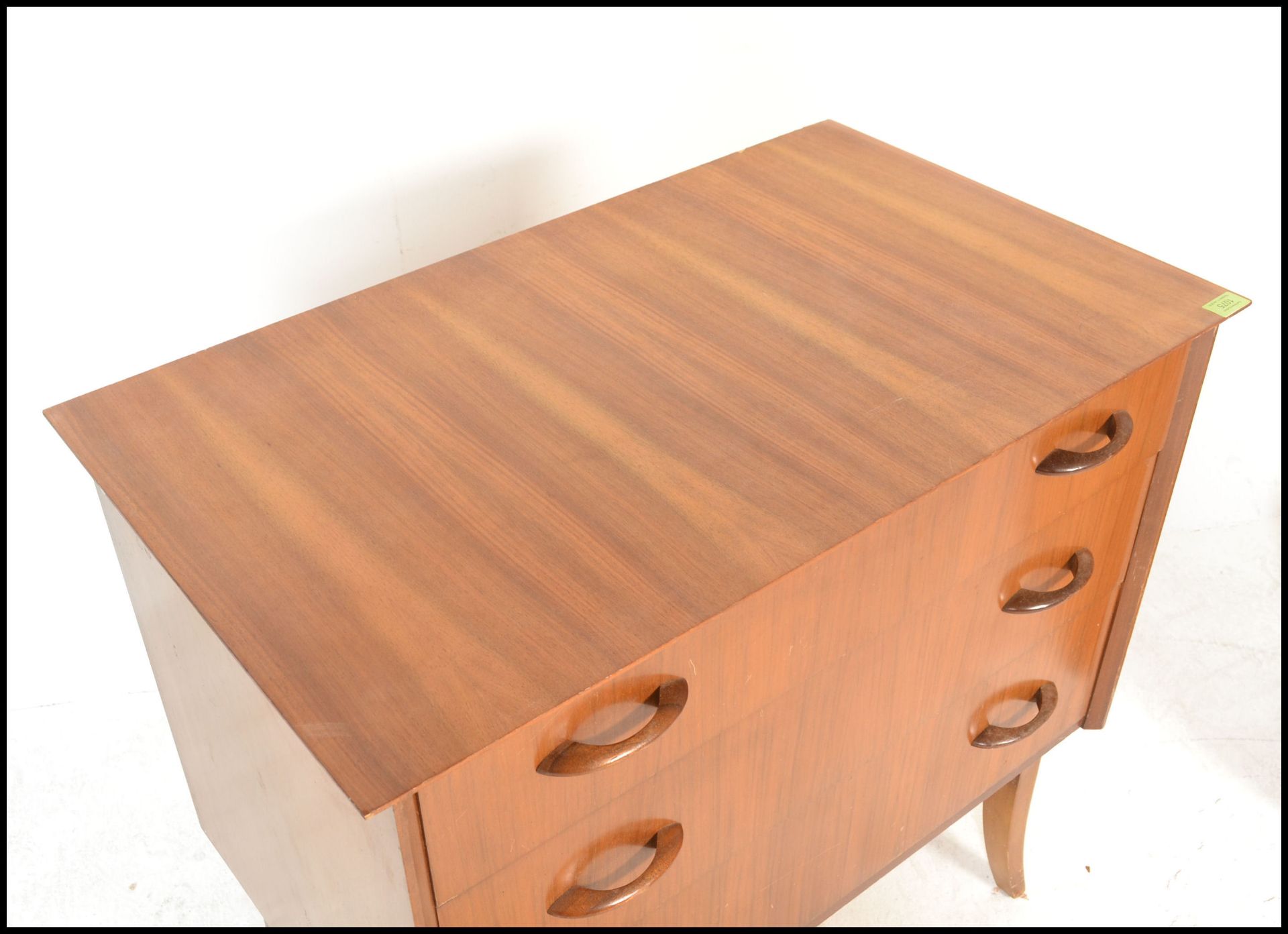 A retro 20th Century teak wood chest of three drawers, flared top raised on tapering supports, - Bild 3 aus 8