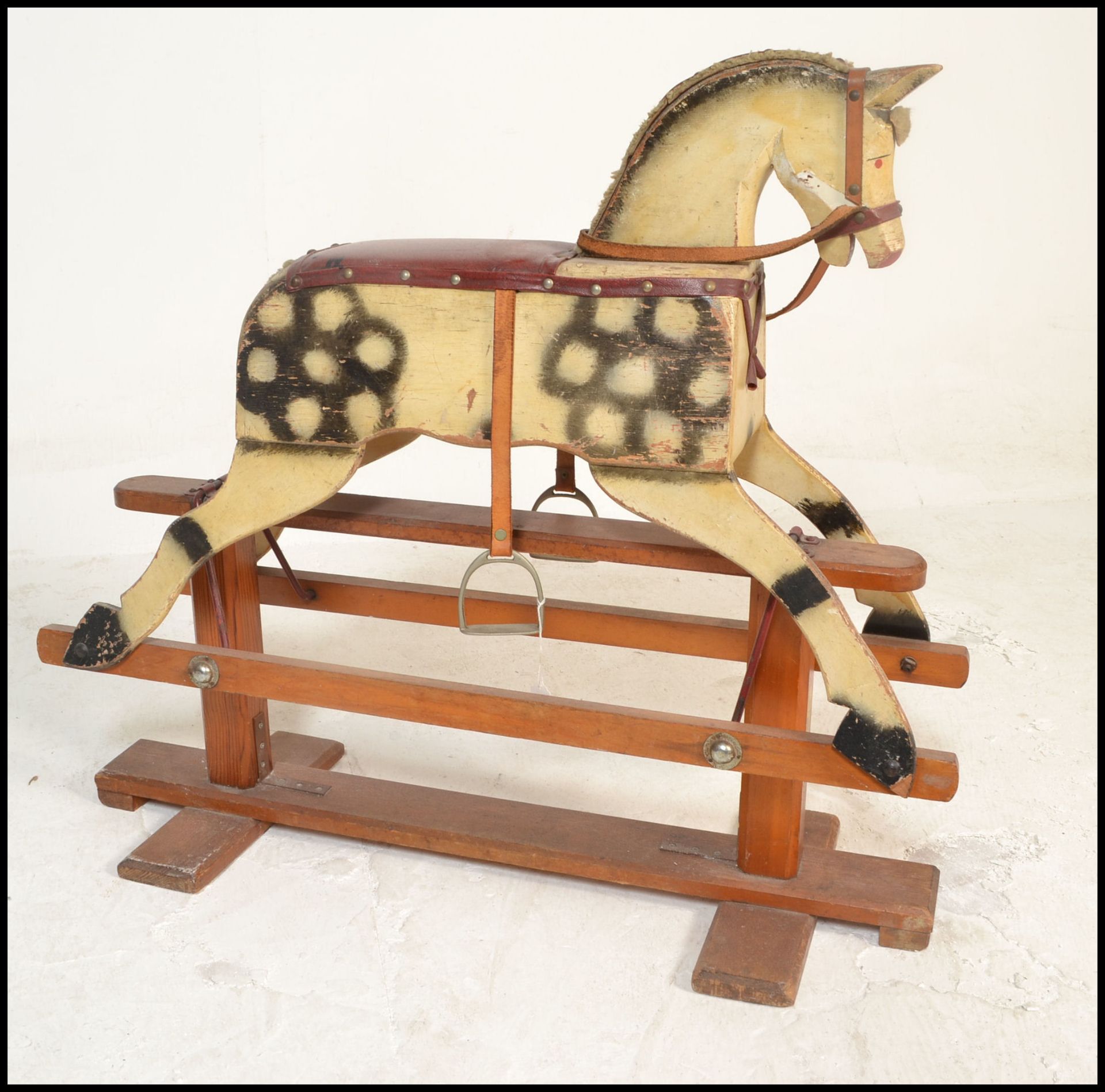 A mid century retro wooden childrens painted rocking horse by Leeway. Complete with the original - Bild 10 aus 11