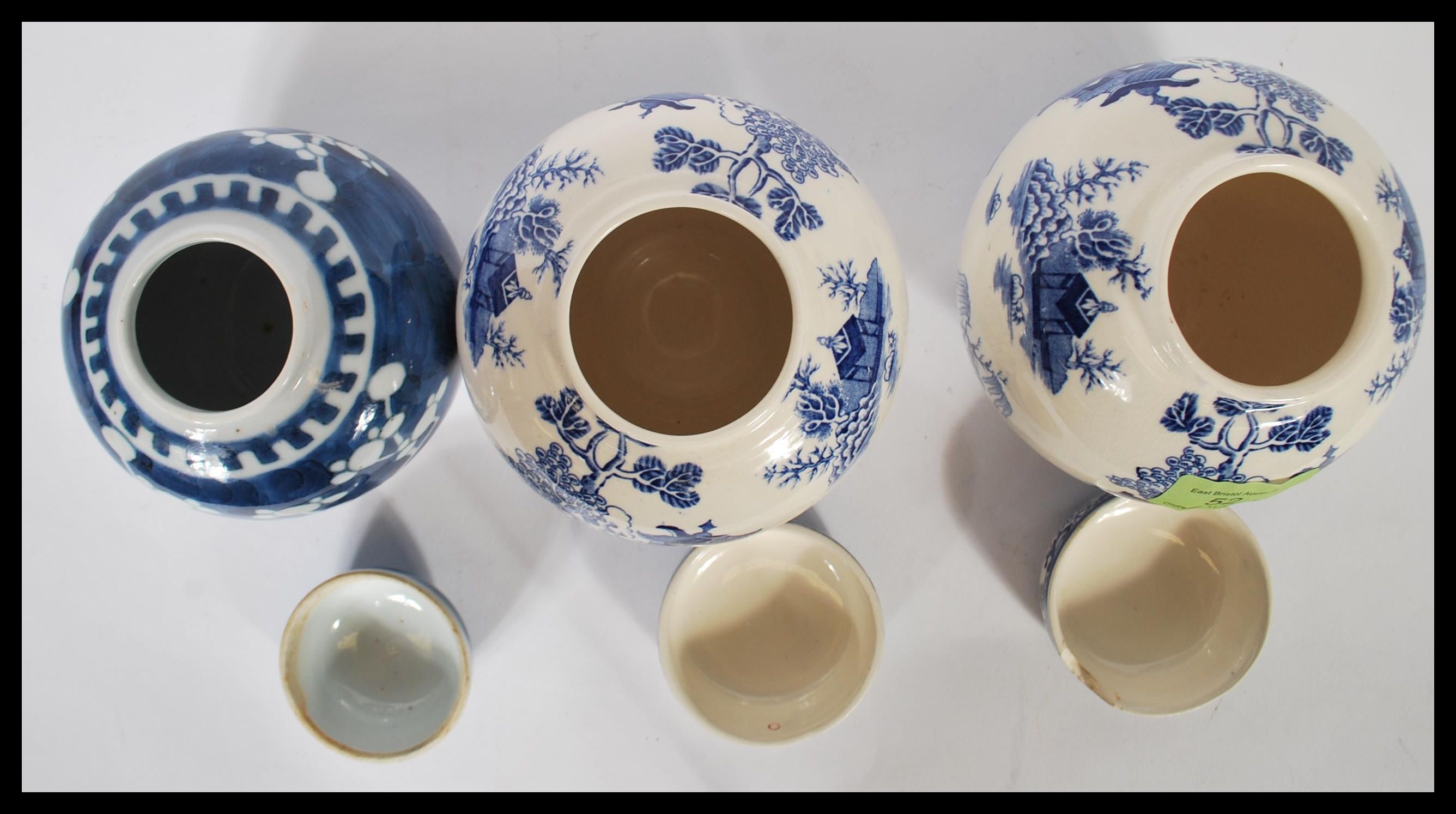 A pair of 20th Century Mason's tea caddy jars having the white ground with blue transfer printed - Image 5 of 5
