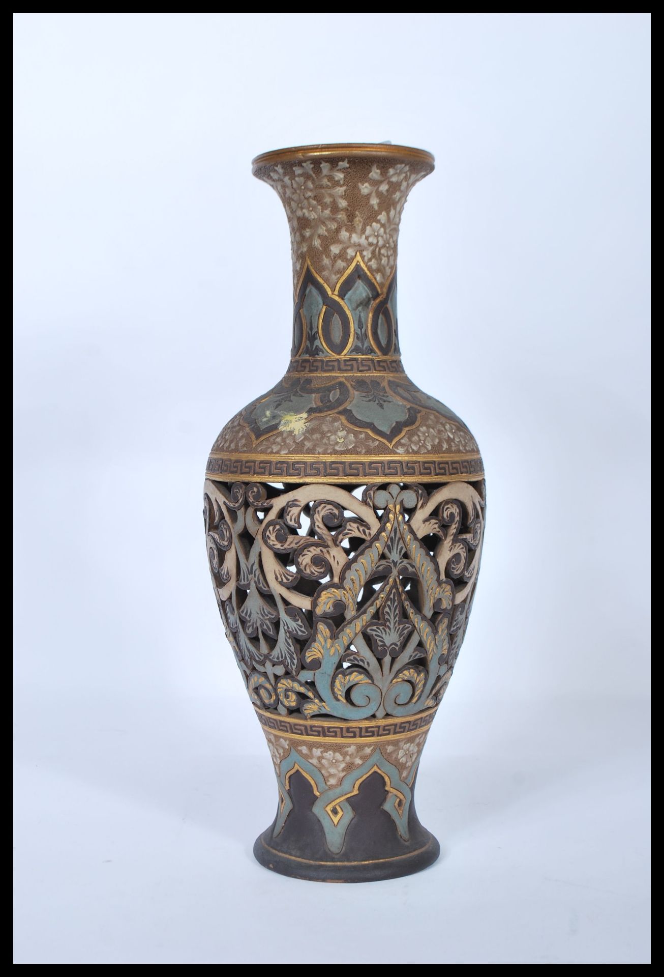 A 19th century Doulton Lambeth stoneware fret pierced vase of baluster form. Lattice pierced - Bild 3 aus 6