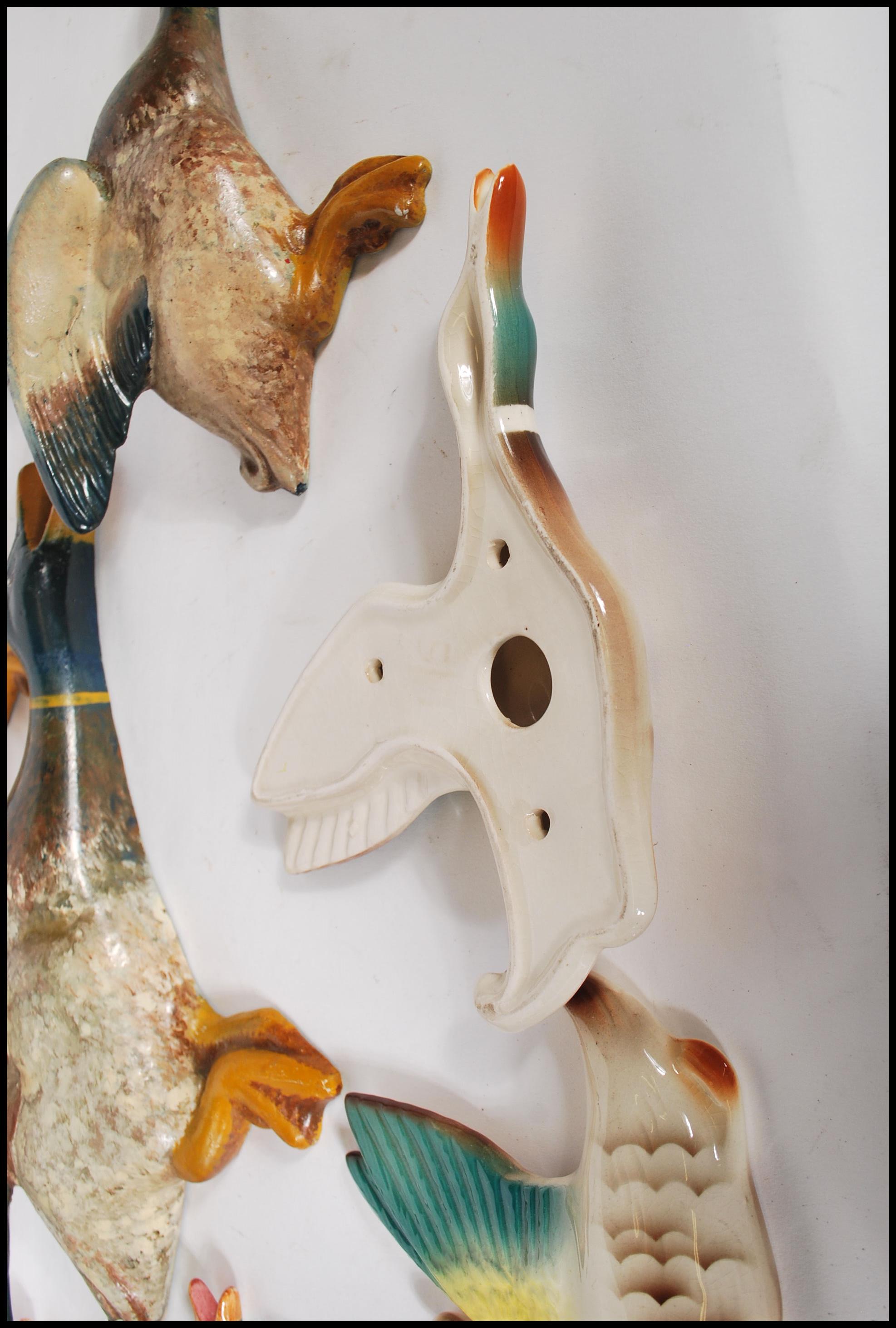 A collection of vintage ceramic duck wall plaques - Image 7 of 10