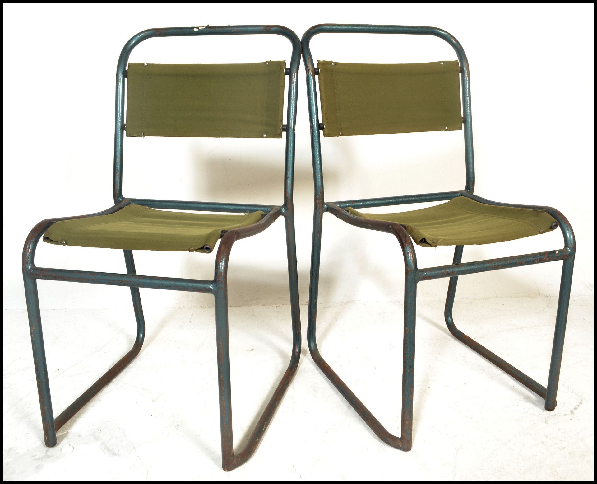 A set of four vintage mid 20th Century metal tubular stacking chairs, original canvas seat pads - Bild 3 aus 7