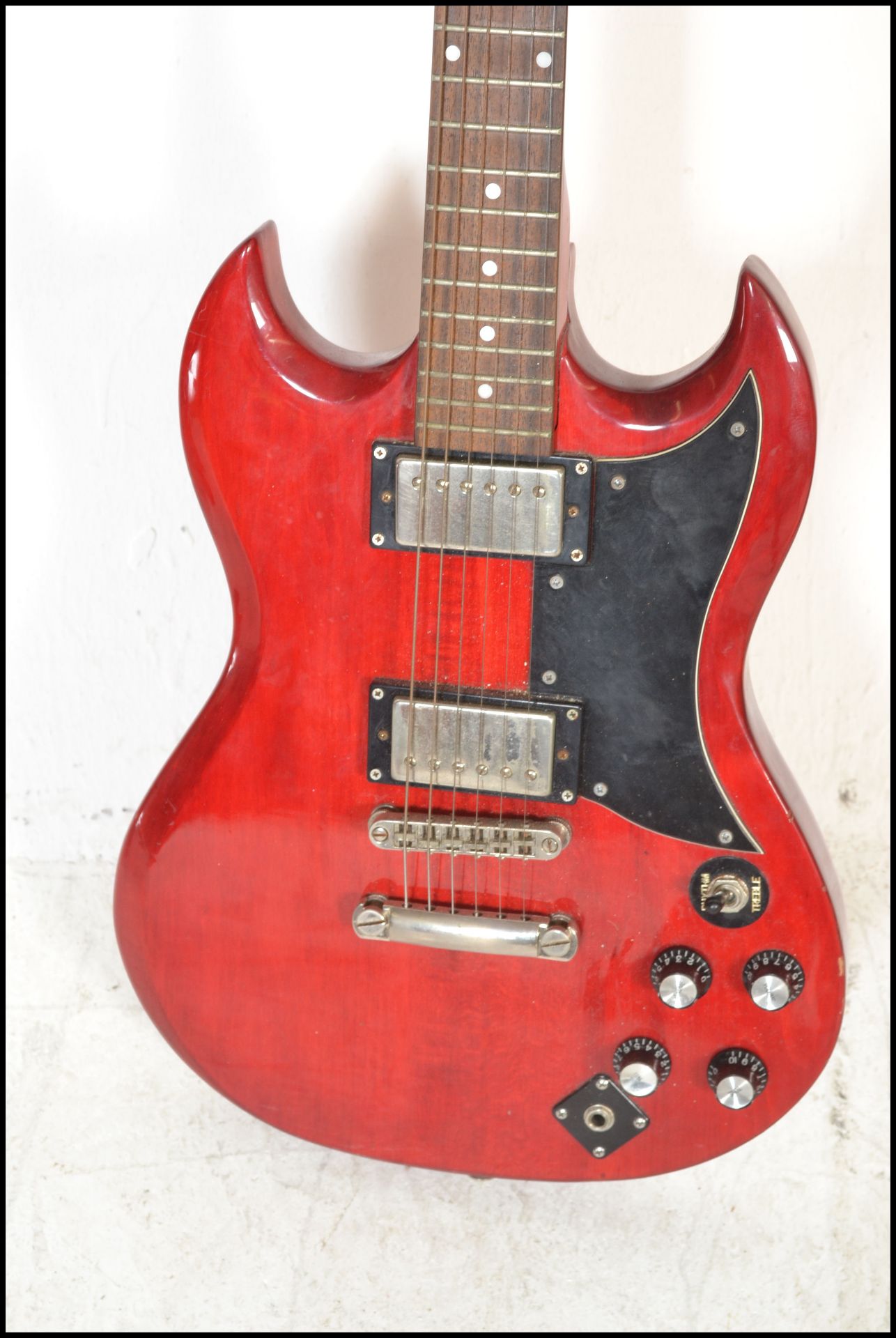 A Gibson SG style six string electric guitar by Co - Bild 3 aus 4