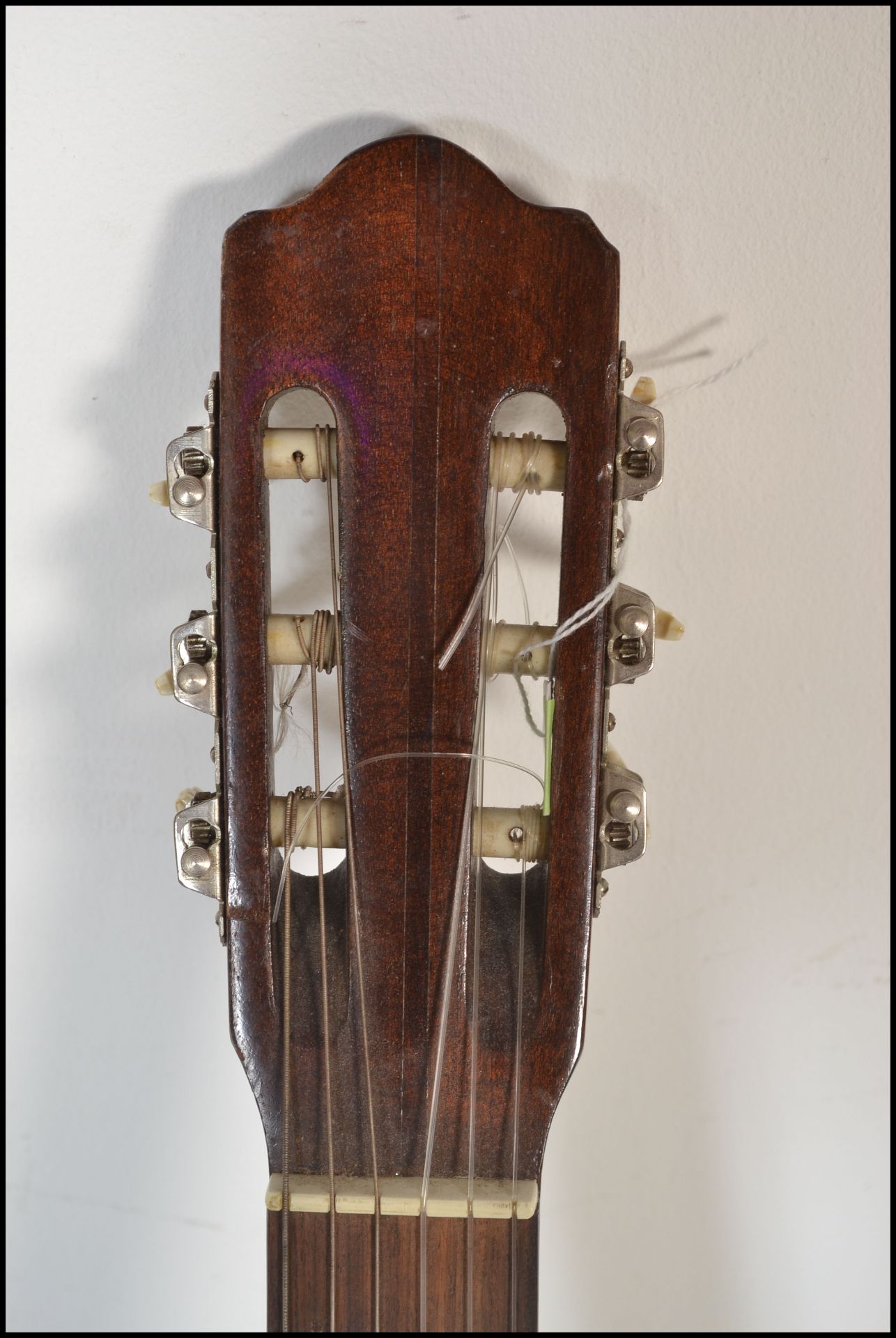 A twelve string acoustic guitar by B & M Maverick of typical form having chrome tuning pegs and - Bild 6 aus 10