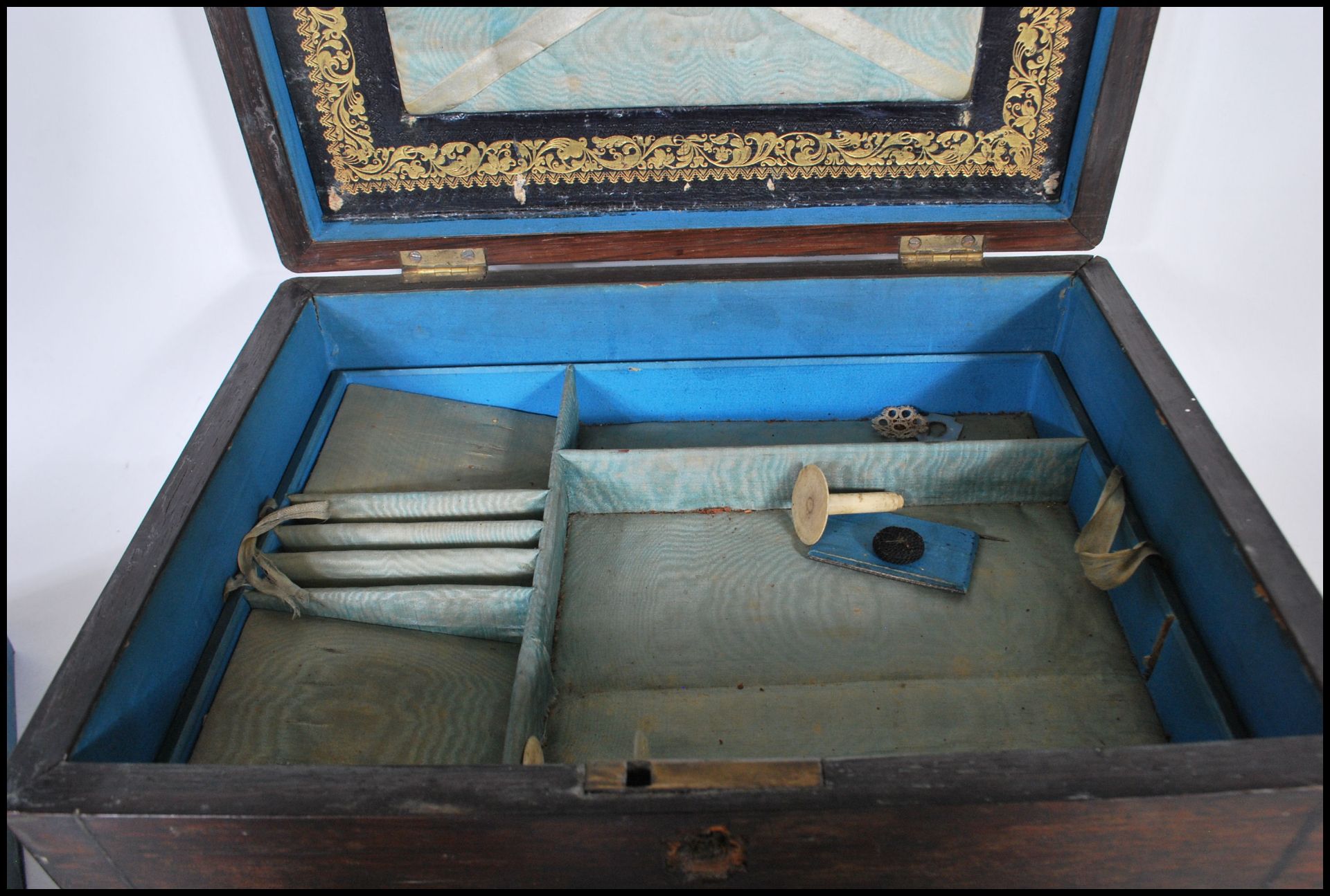 A 19th century Regency rosewood and mother of pearl inlaid work sewing box having fully appointed - Image 6 of 6