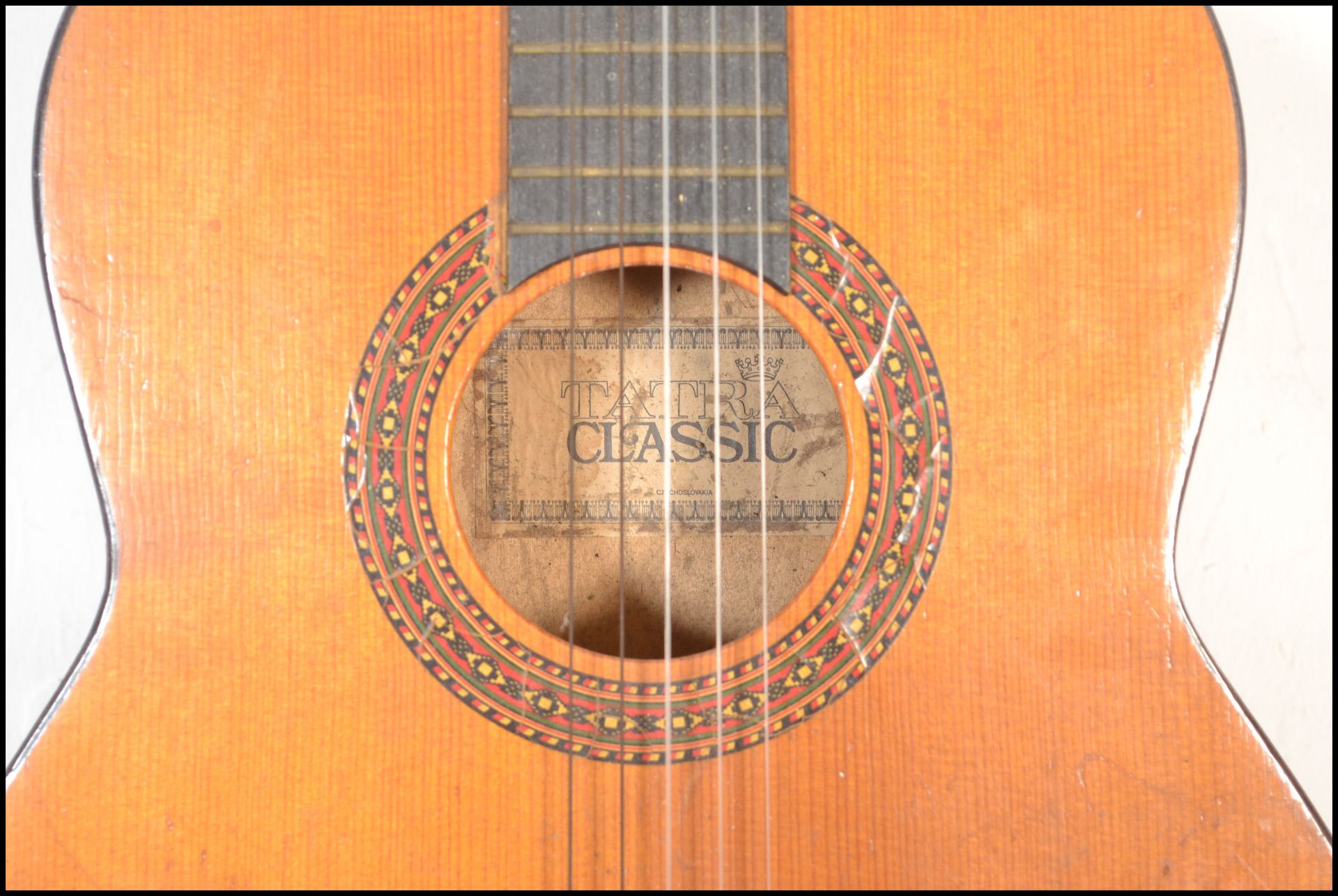 Two 20th Century Spanish classical acoustic guitars by Tantra having hollow bodies with ebonised - Bild 5 aus 7