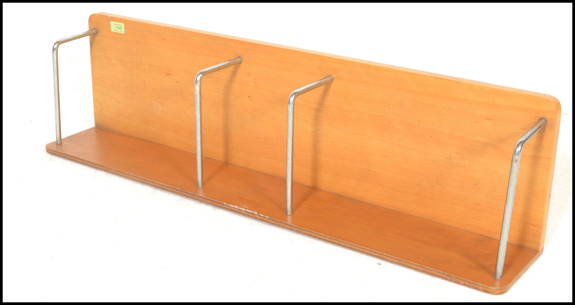 A mid 20th Century retro oak desk tidy / organiser having chrome spacers, stamped to verso for - Bild 4 aus 6