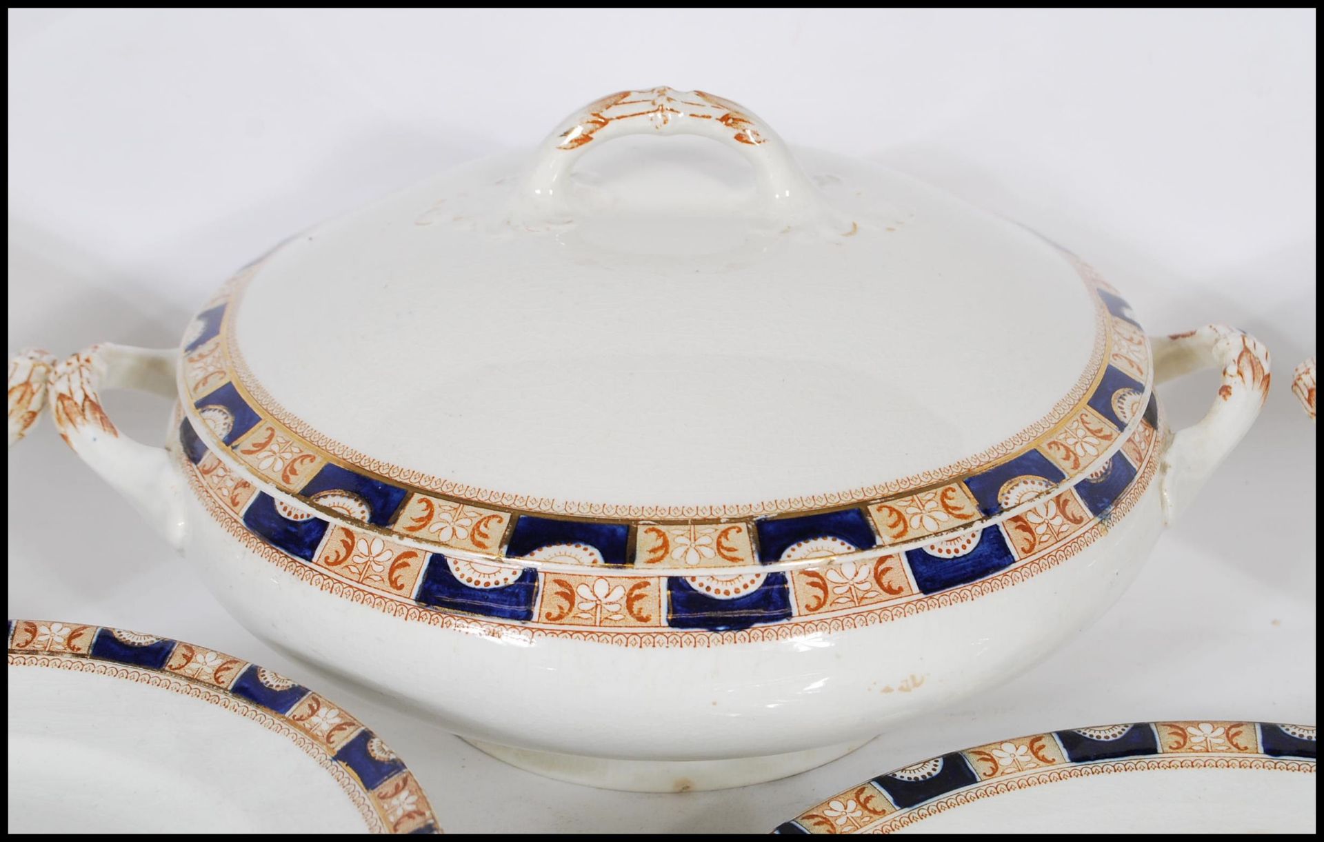 A 19th Century dinner service by Pountney and Co Ltd Bristol 1750 in the Cromer pattern having - Bild 11 aus 15