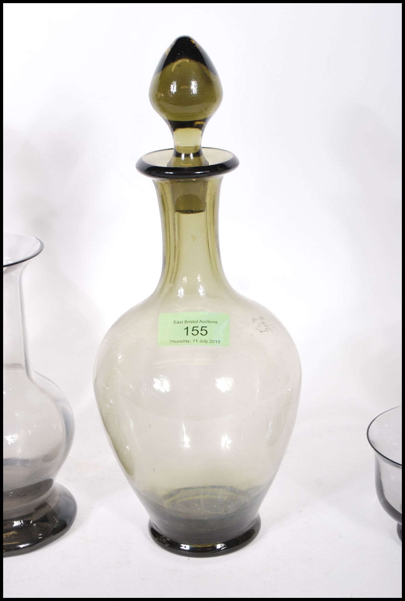 A collection of 20th Century glasswares to include an amethyst glass spill vase of knopped form, a - Bild 4 aus 5