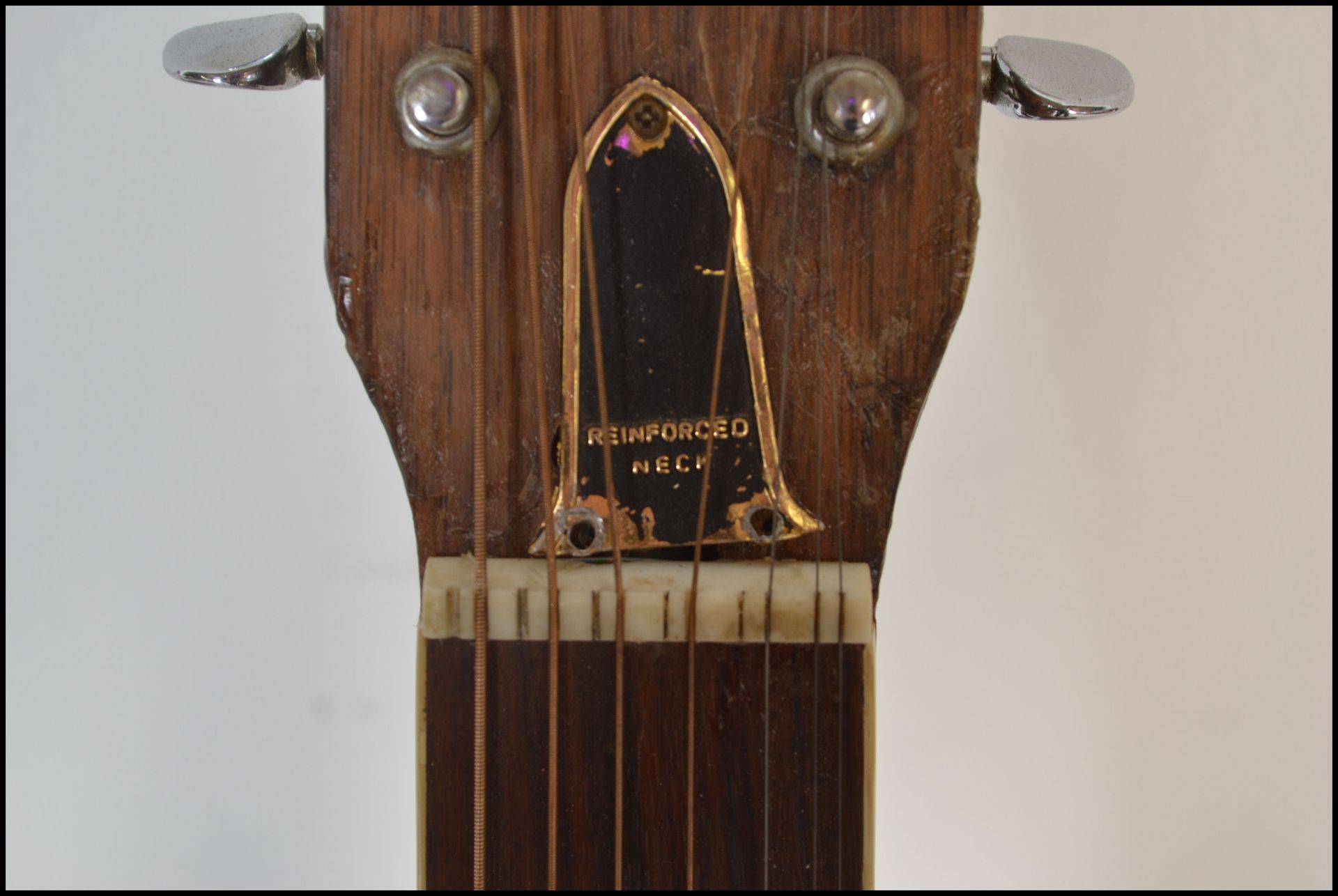 A twelve string acoustic guitar by B & M Maverick of typical form having chrome tuning pegs and - Bild 2 aus 10