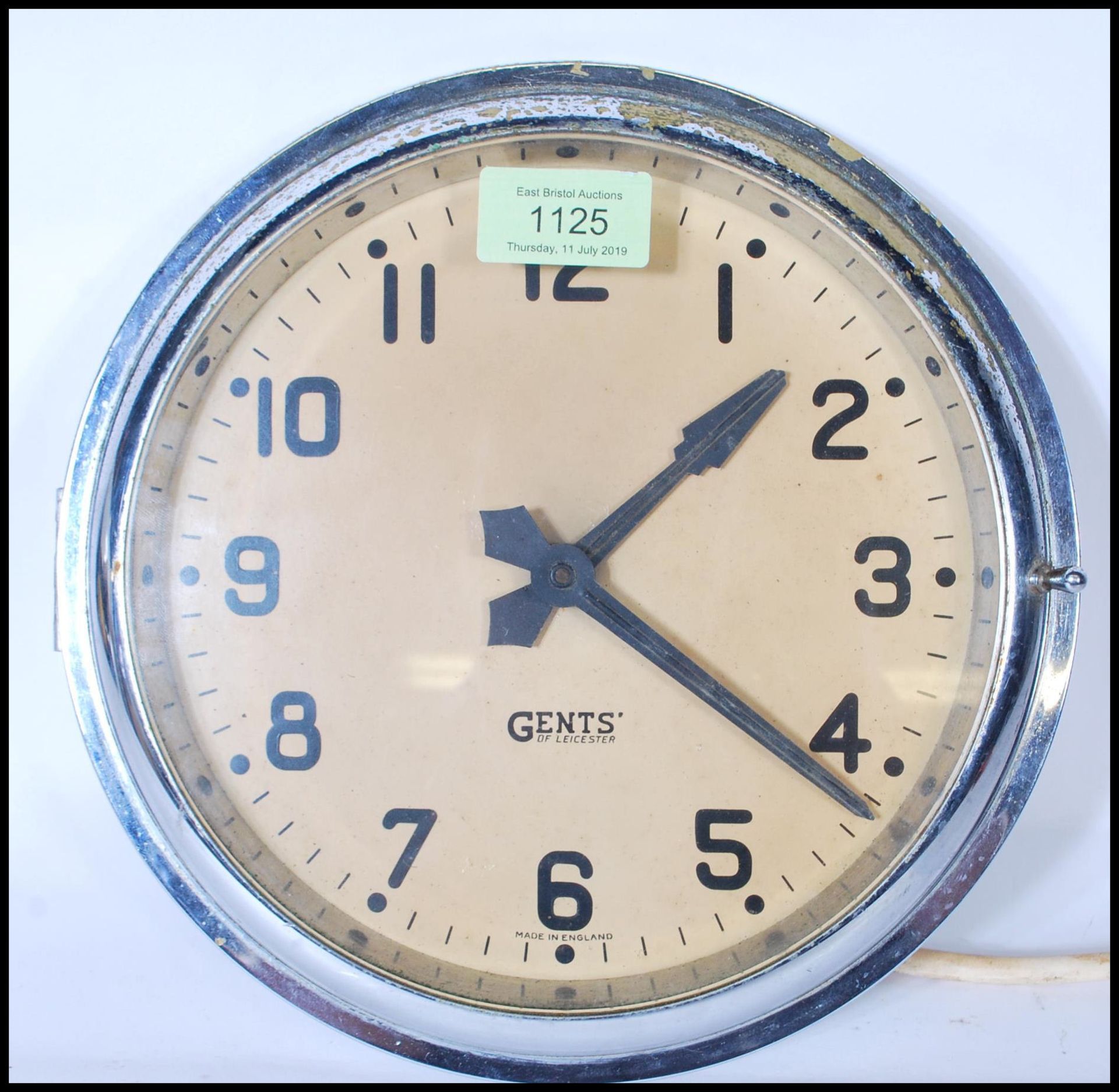 A vintage shop / factory Industrial Gent's of Leicester wall clock having a cream white face with an