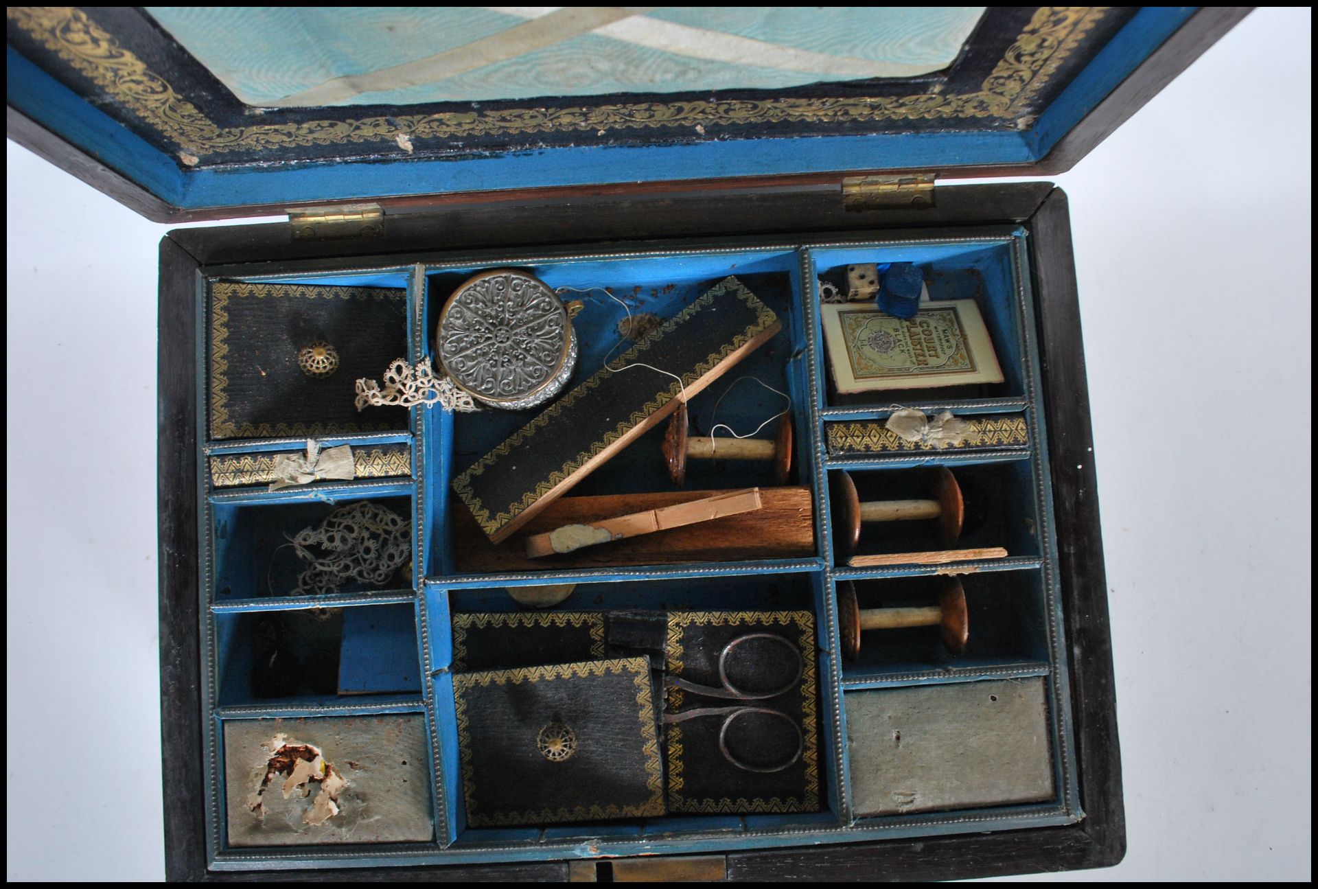 A 19th century Regency rosewood and mother of pearl inlaid work sewing box having fully appointed - Image 5 of 6