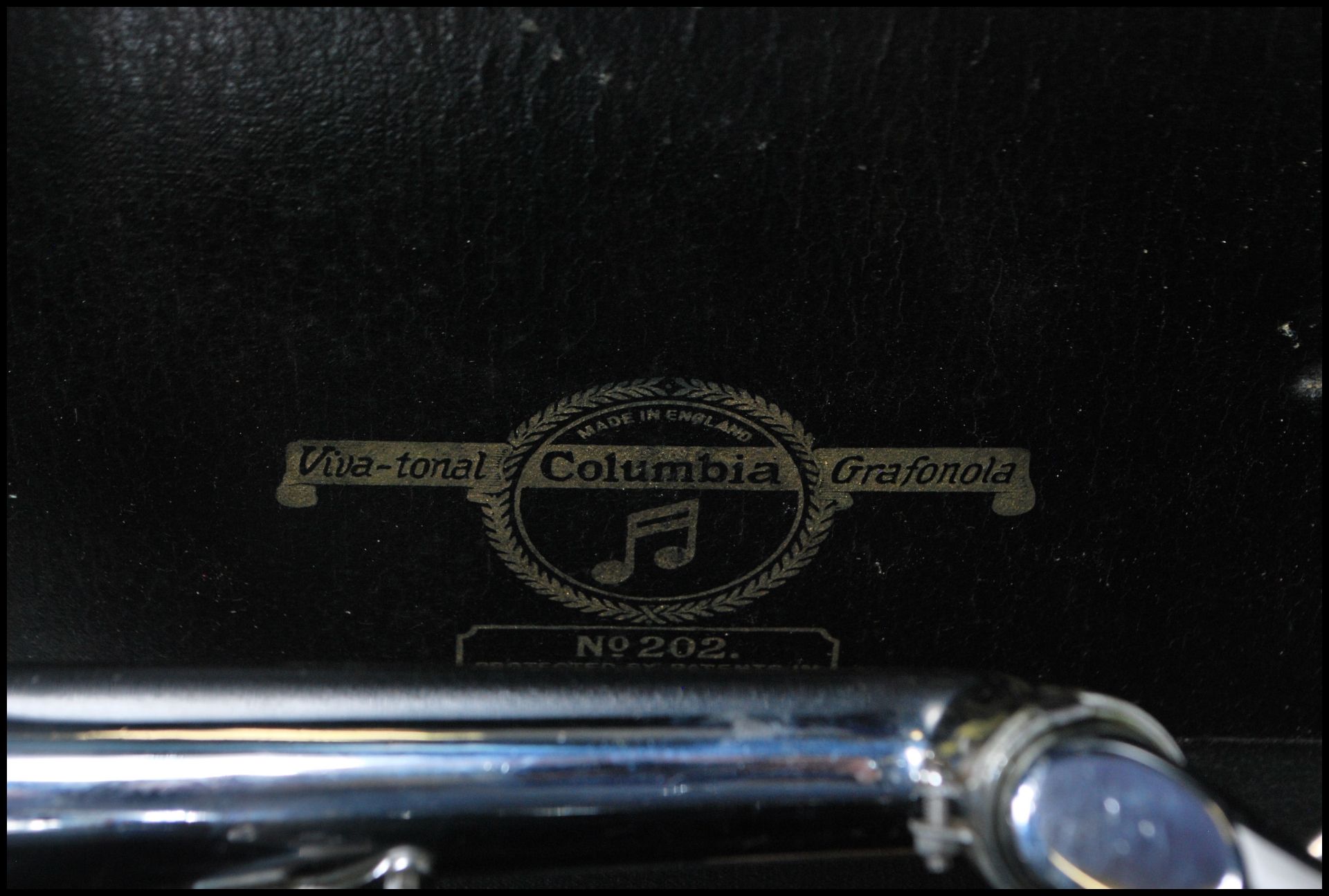 An early 20th century  Columbia portable gramophone complete in the original carry case with black - Bild 4 aus 7