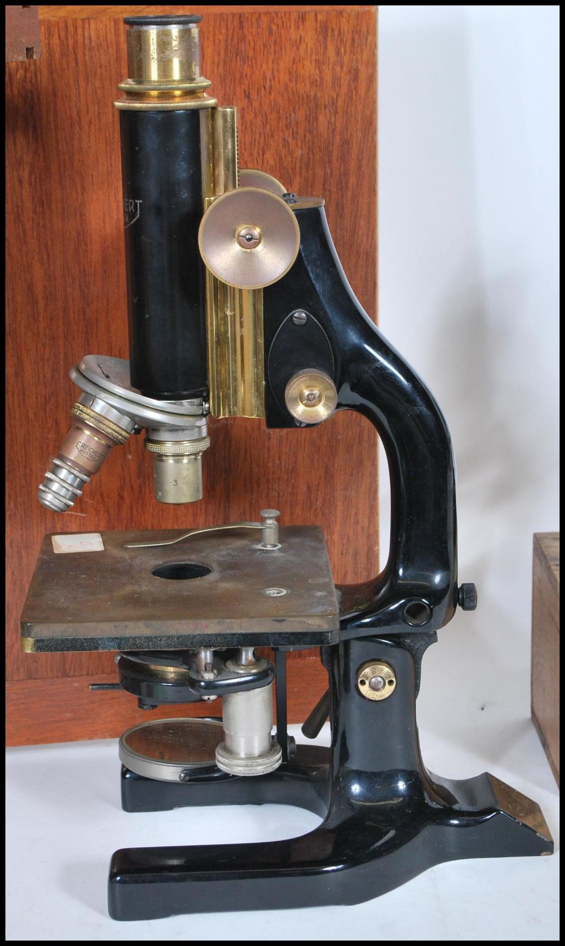 A 20th Century microscope by Reichert Austria No. 80044, being stamped to verso, in a fitted case. - Image 3 of 9