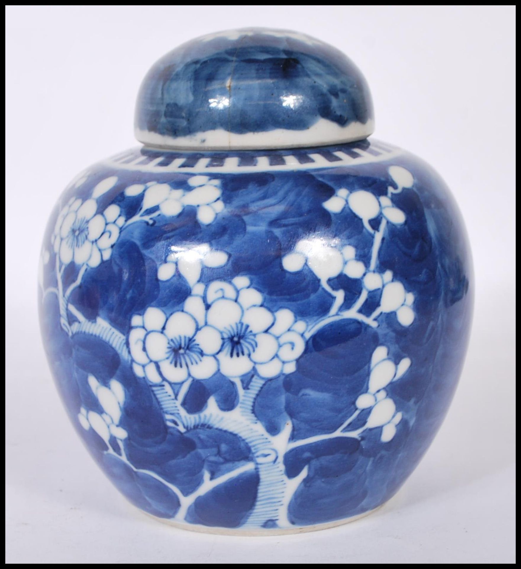 A Chinese ginger jar being hand painted in blue and white in the prunus pattern with lid to the top. - Bild 3 aus 7