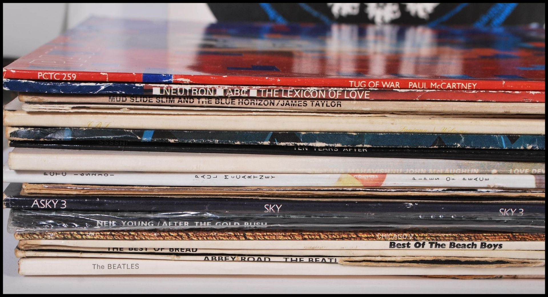 A collection of vinyl long play LP vinyl record albums from various artists to include The Beatles - - Bild 6 aus 7