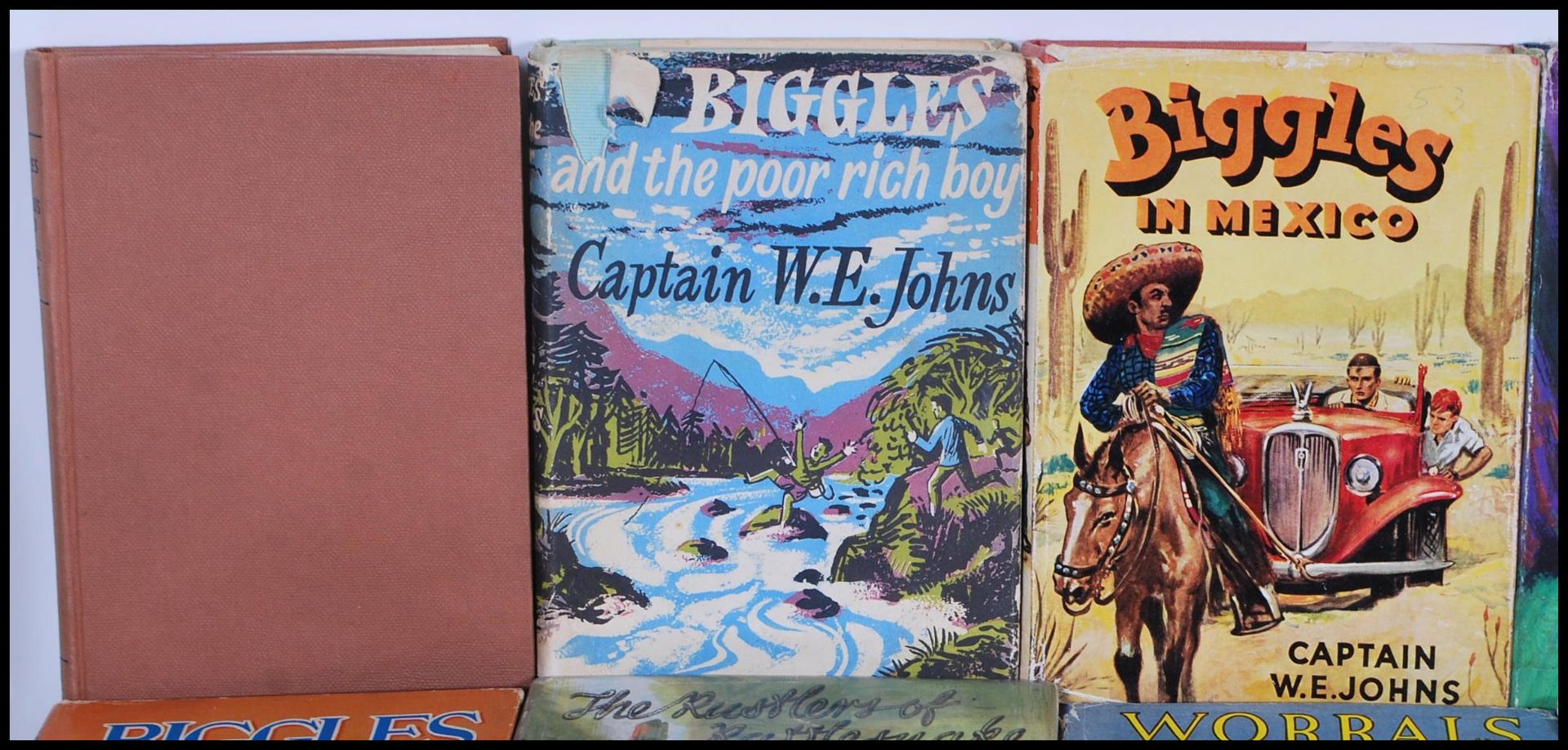 A collection of Captain W.E.Johns hardback books mostly Biggles 1st Editions to include Biggles - Bild 2 aus 17