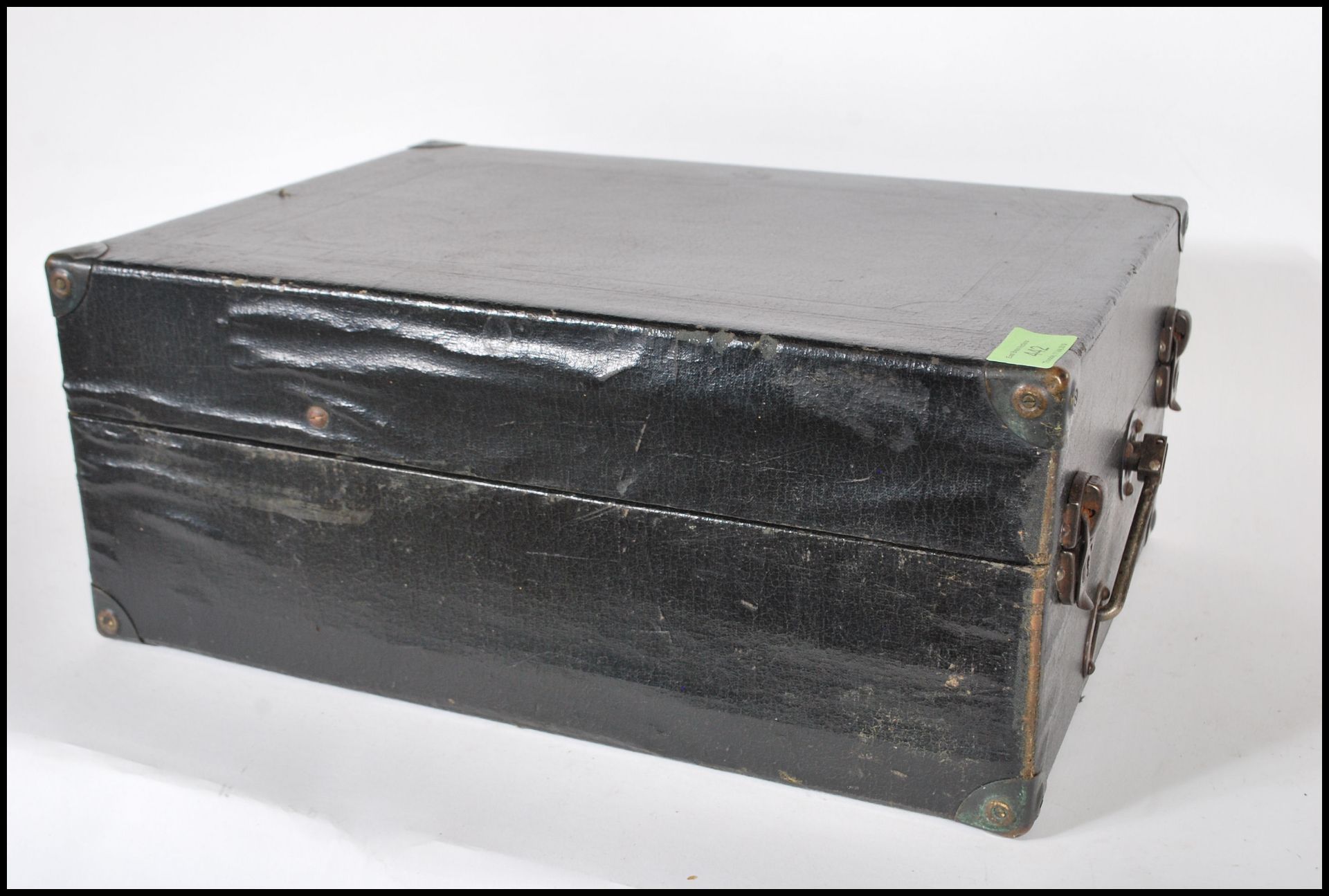 An early 20th century  Columbia portable gramophone complete in the original carry case with black - Bild 7 aus 7