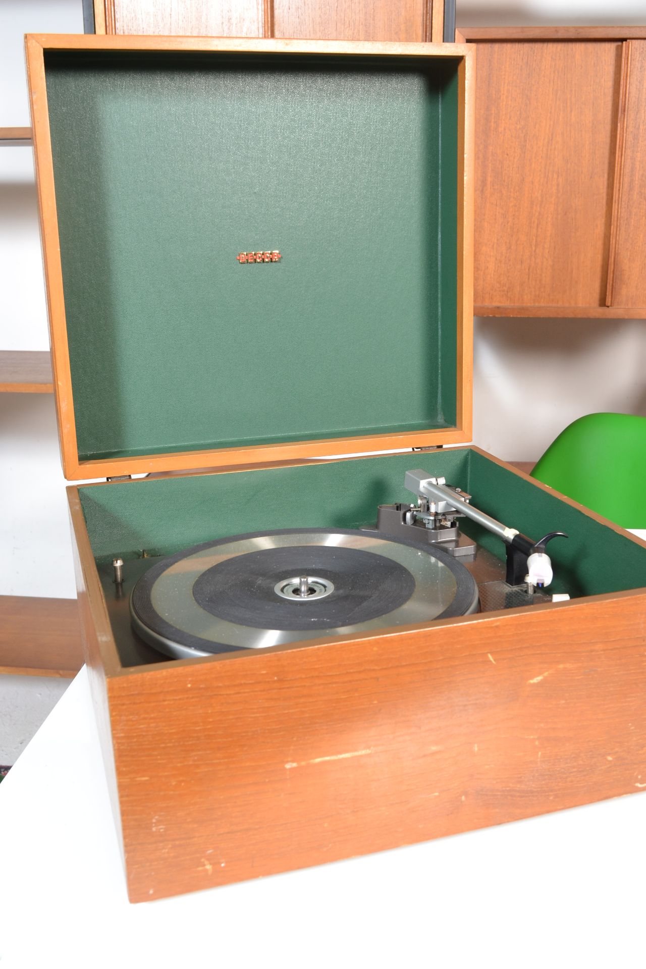 A vintage 20th Century teak cased Deccadec by Decca turntable record player, fitted with a Garrard - Bild 5 aus 5