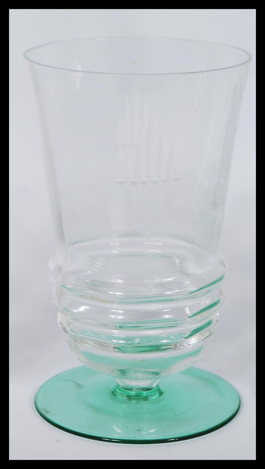 A early 20th Century Art Deco glass lemonade set having etched detailing with green circular - Image 3 of 7