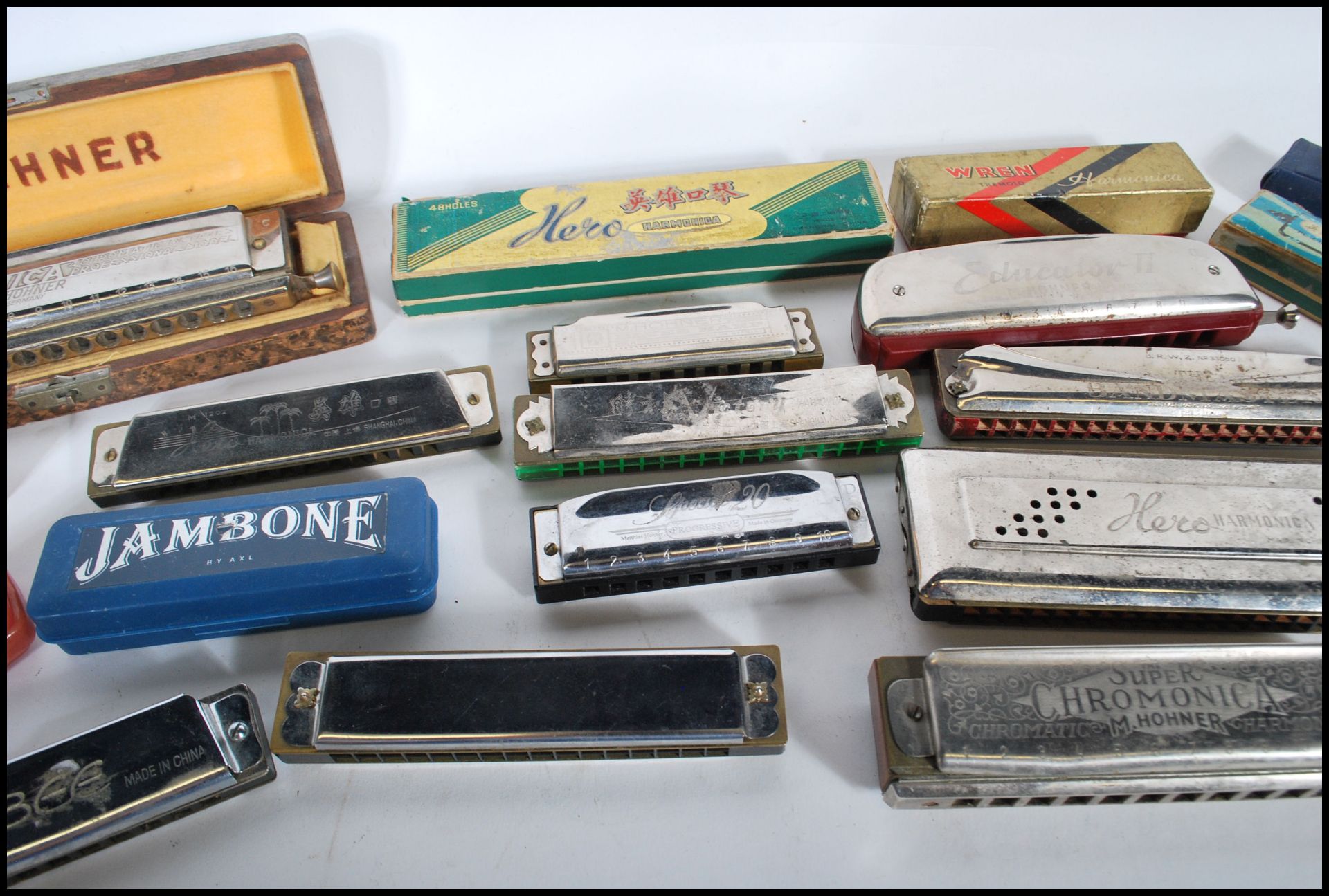 A collection of vintage 20th Century harmonica's t - Bild 3 aus 5