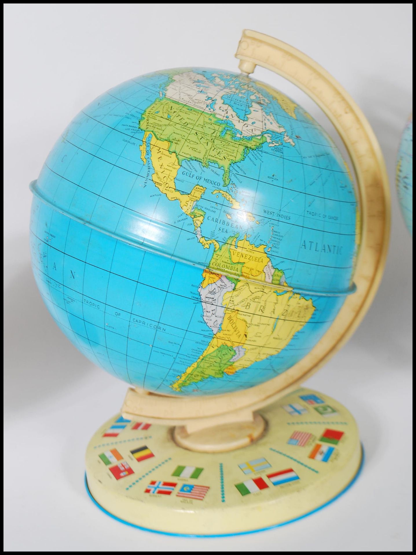 A selection of vintage desktop globes to include a - Bild 3 aus 4