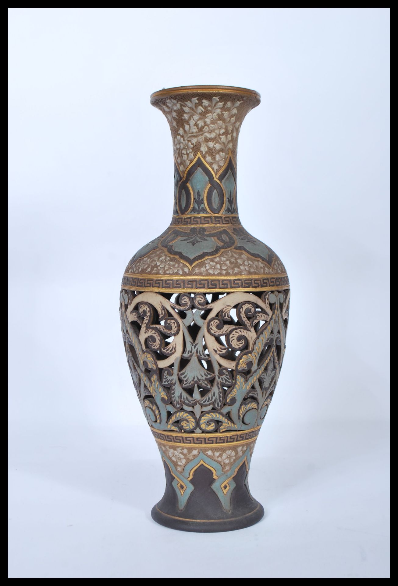 A 19th century Doulton Lambeth stoneware fret pierced vase of baluster form. Lattice pierced - Bild 2 aus 6